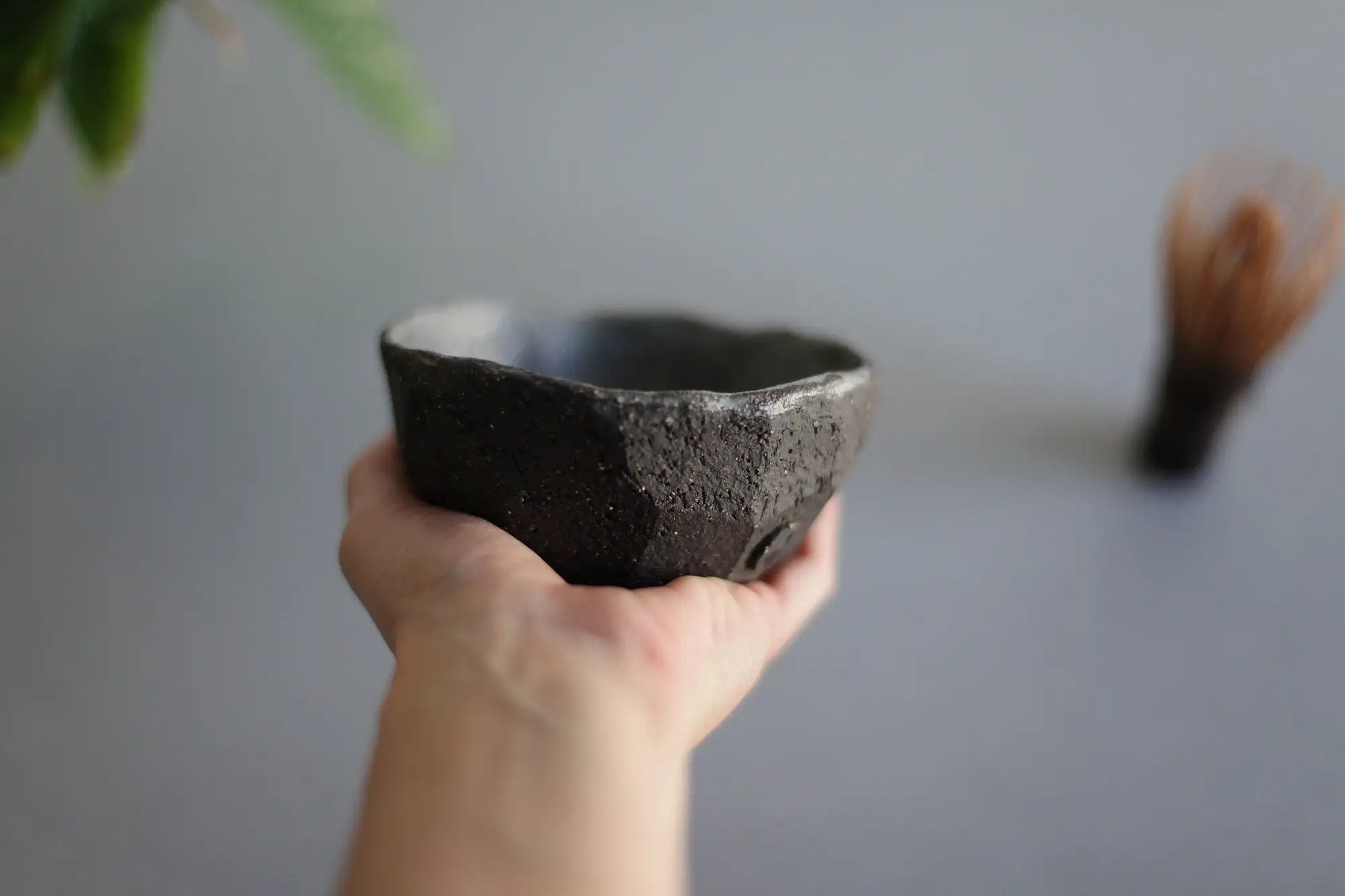 Faceted brown tea bowl - Image 3