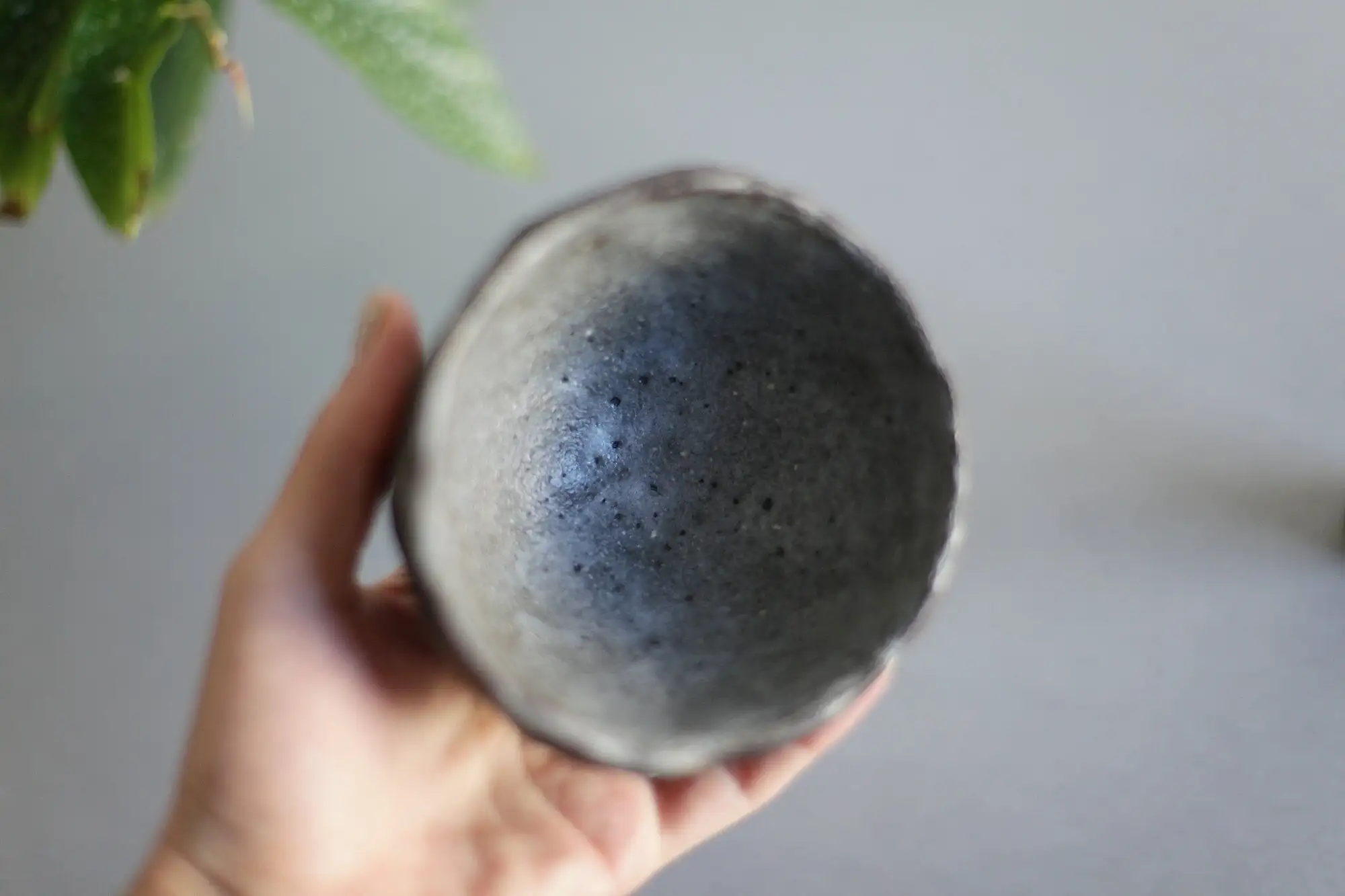 Faceted brown tea bowl - Image 4