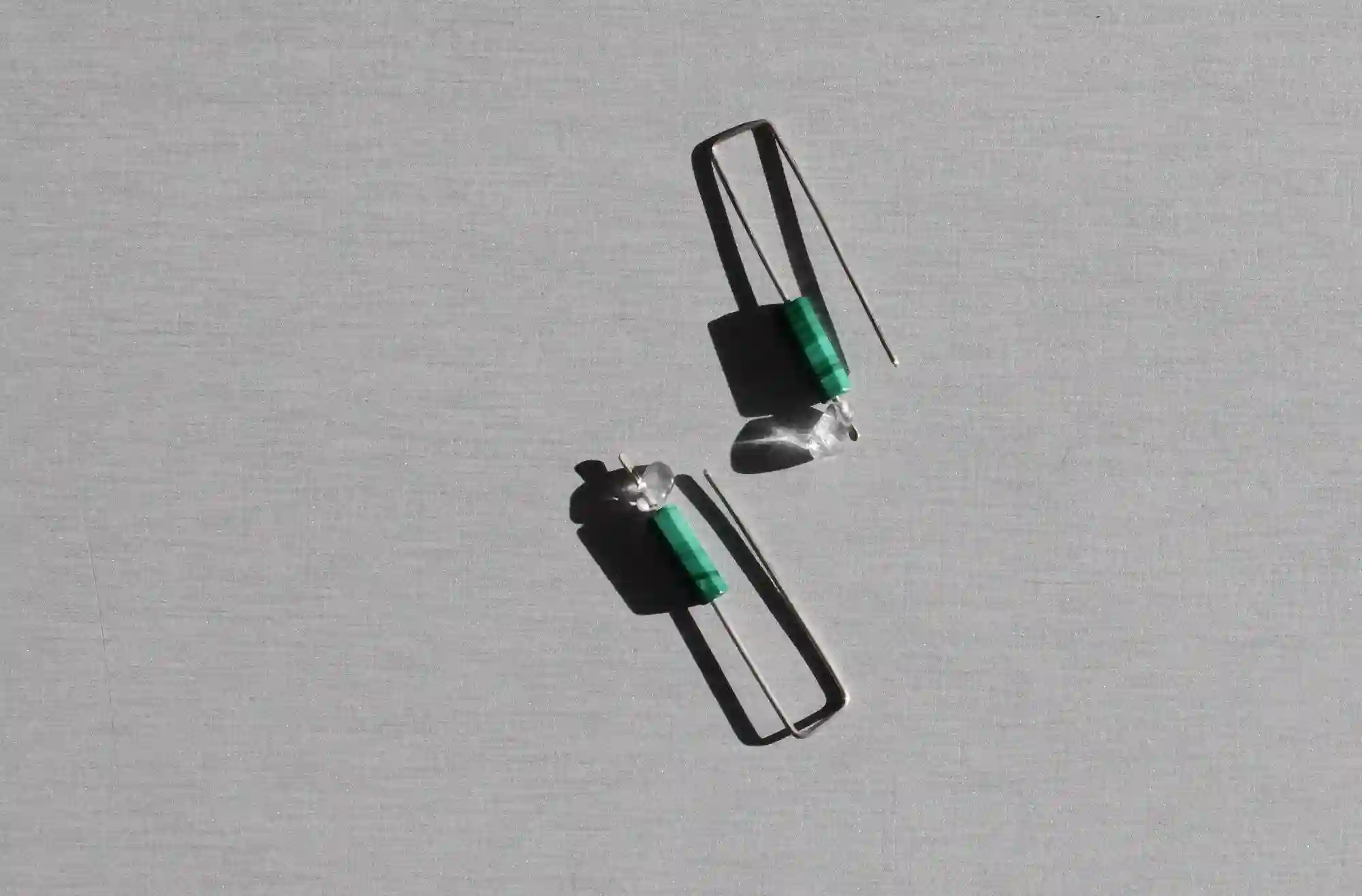Pendientes de plata de primera ley con malaquita y cuarzo cristal