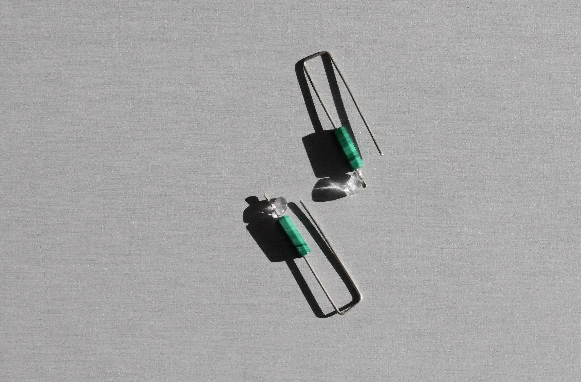 Pendientes de plata de primera ley con malaquita y cuarzo cristal