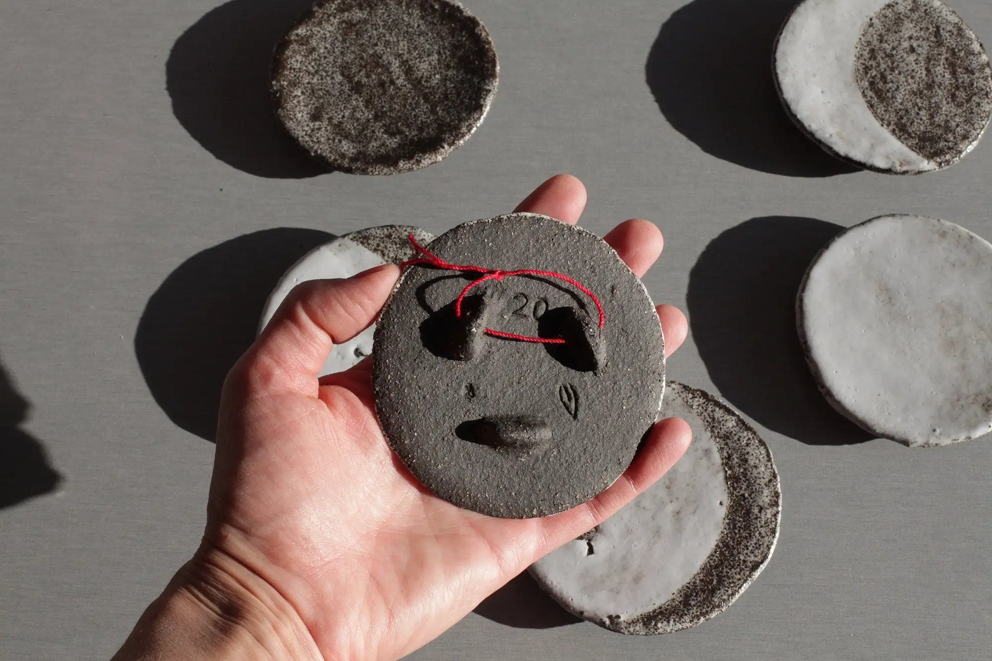 Juego de 6 mini platos colgantes de pared con fases lunares - Imagen 4