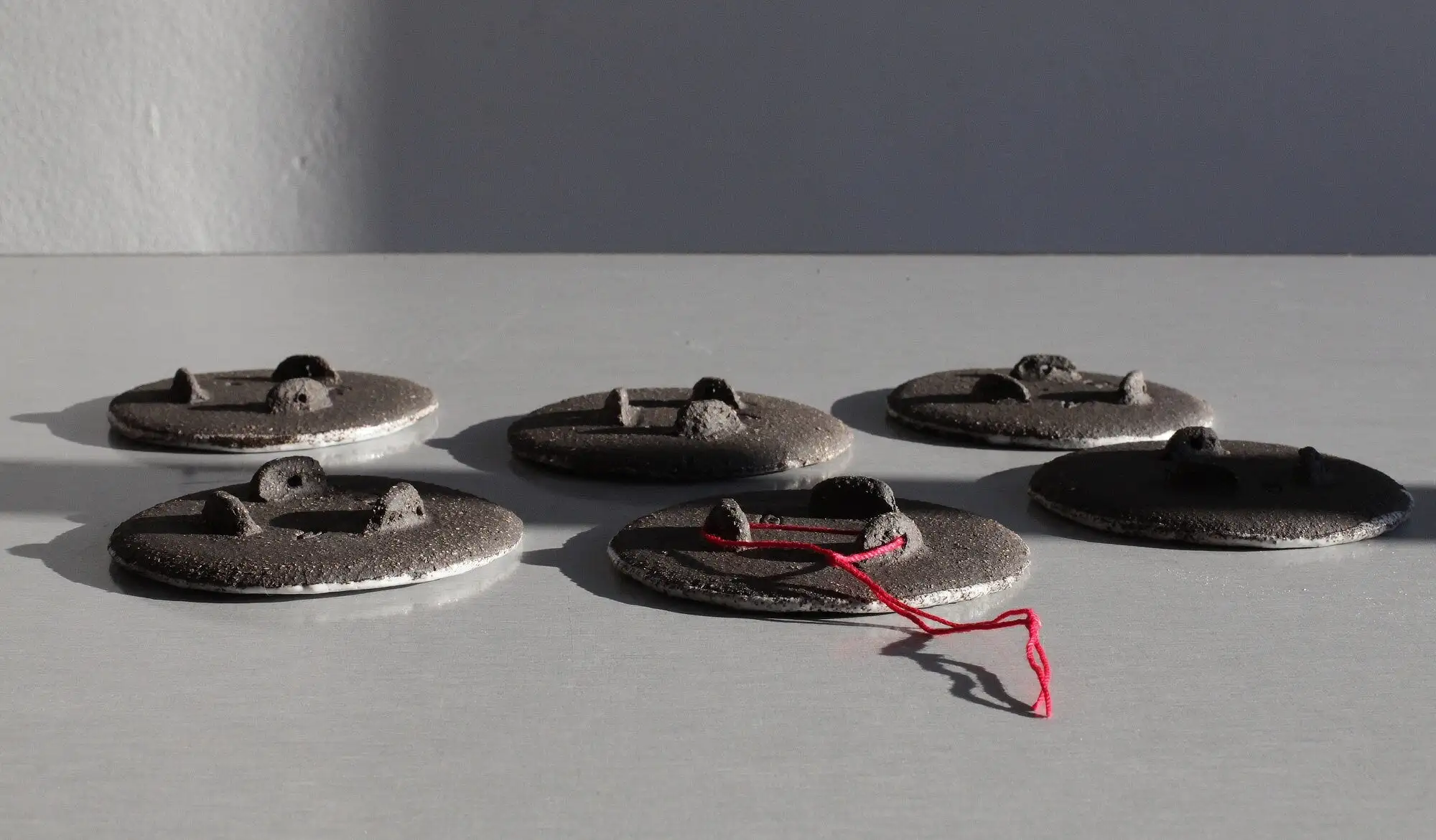 Juego de 6 mini platos colgantes de pared con fases lunares - Imagen 6