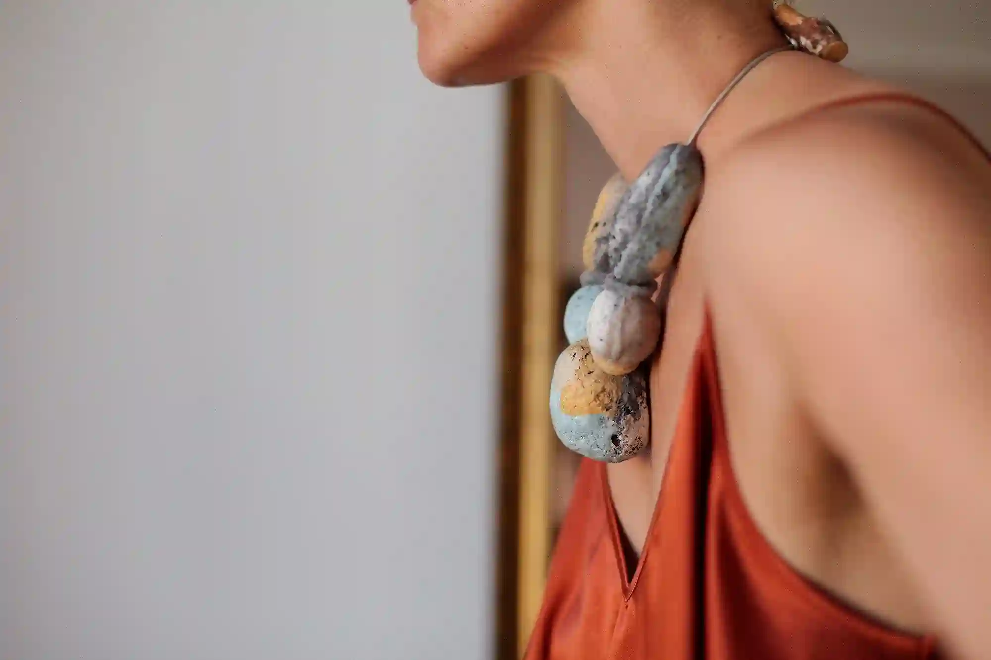 Collar de cerámica a la luz de la luna - raku disparado - listo para enviar OOAK
