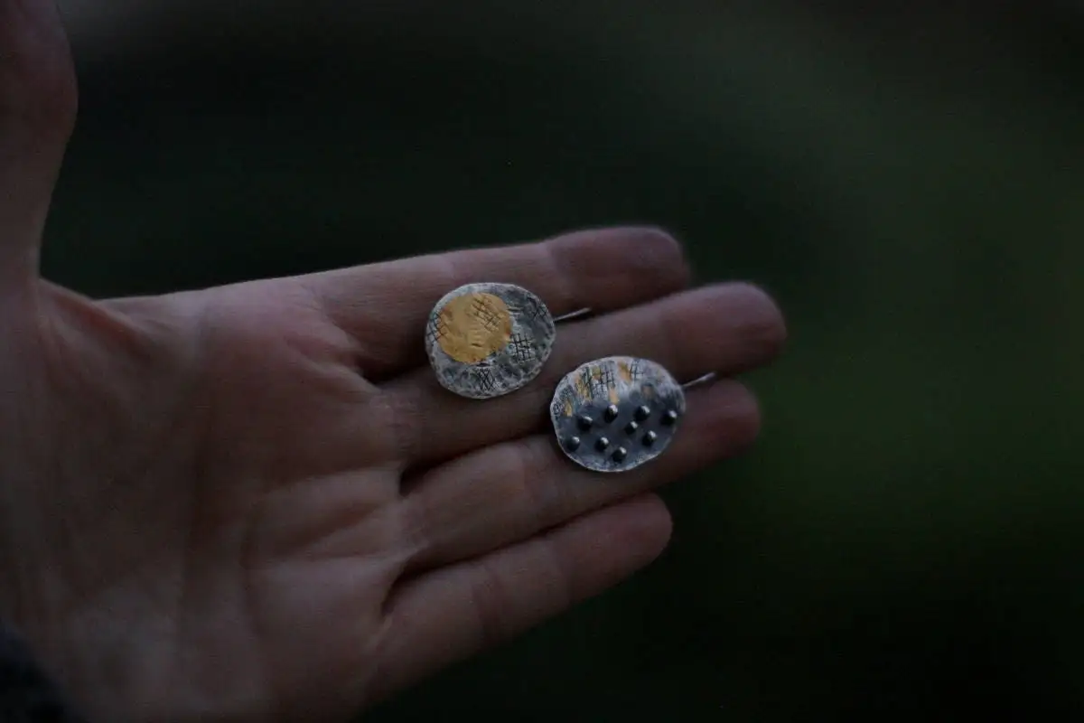 Patches of light - oxidized sterling silver and 24kt gold earrings - made to order - Image 2