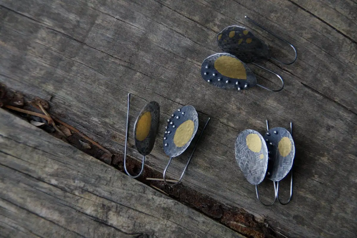 Patches of light - oxidized sterling silver and 24kt gold earrings - made to order - Image 4
