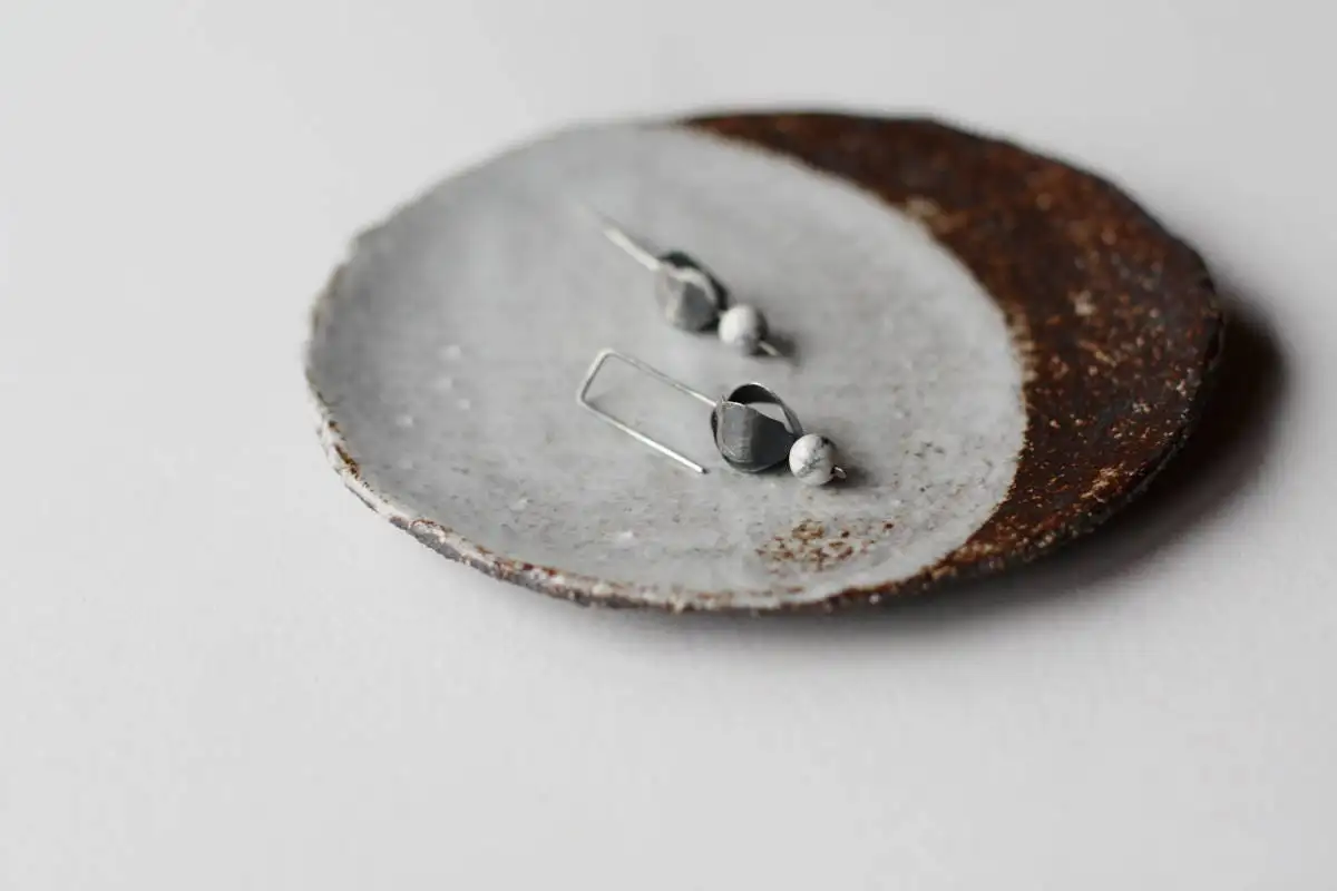 Physalis - white turquoise - long dangle earrings - oxidized sterling silver - Image 5