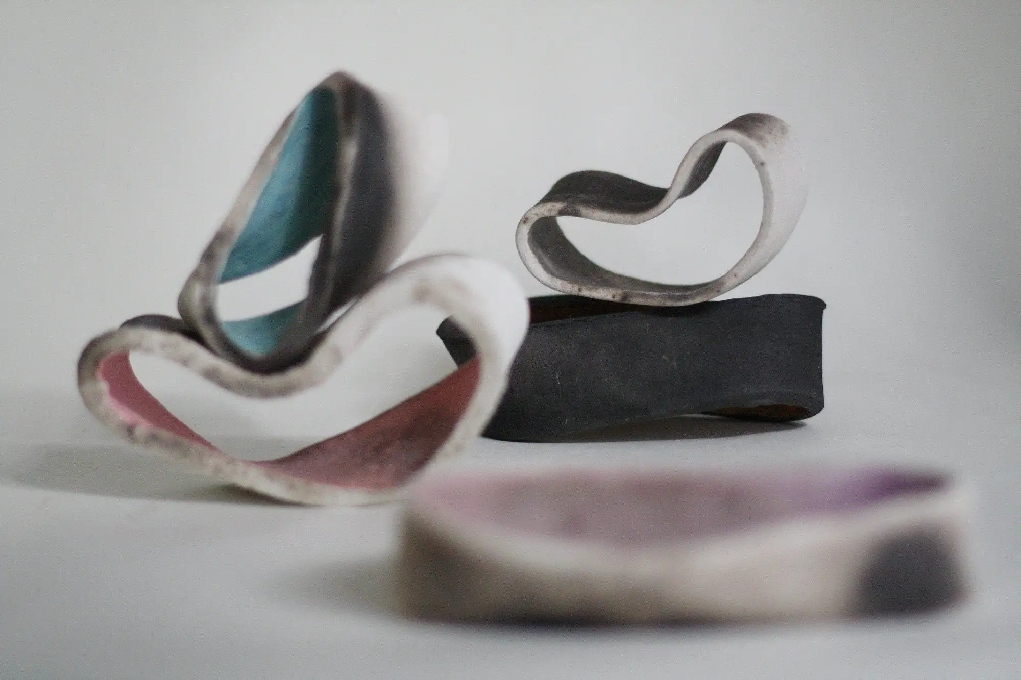 Conjunto de 5 esculturas de cerámica.