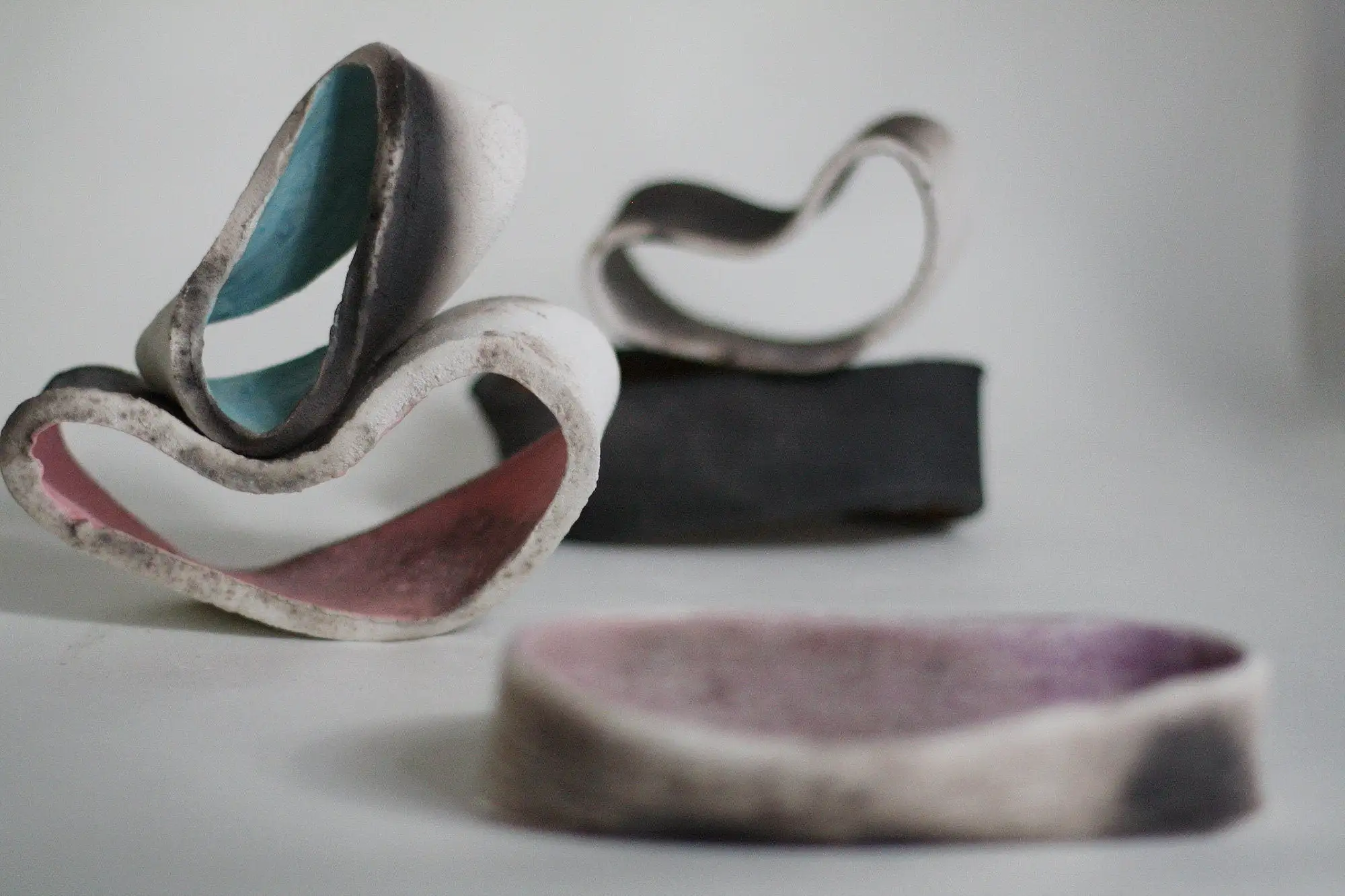 Conjunto de 5 esculturas de cerámica. - Imagen 6