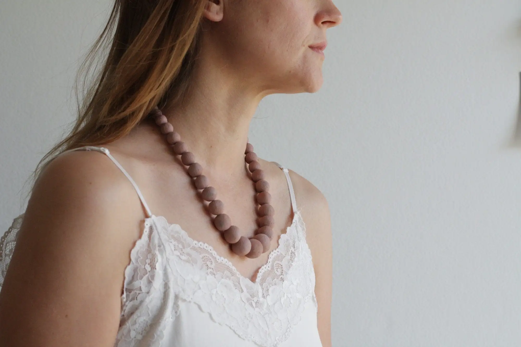 Placeres simples - collar de cuentas de cerámica malva - hecho a pedido