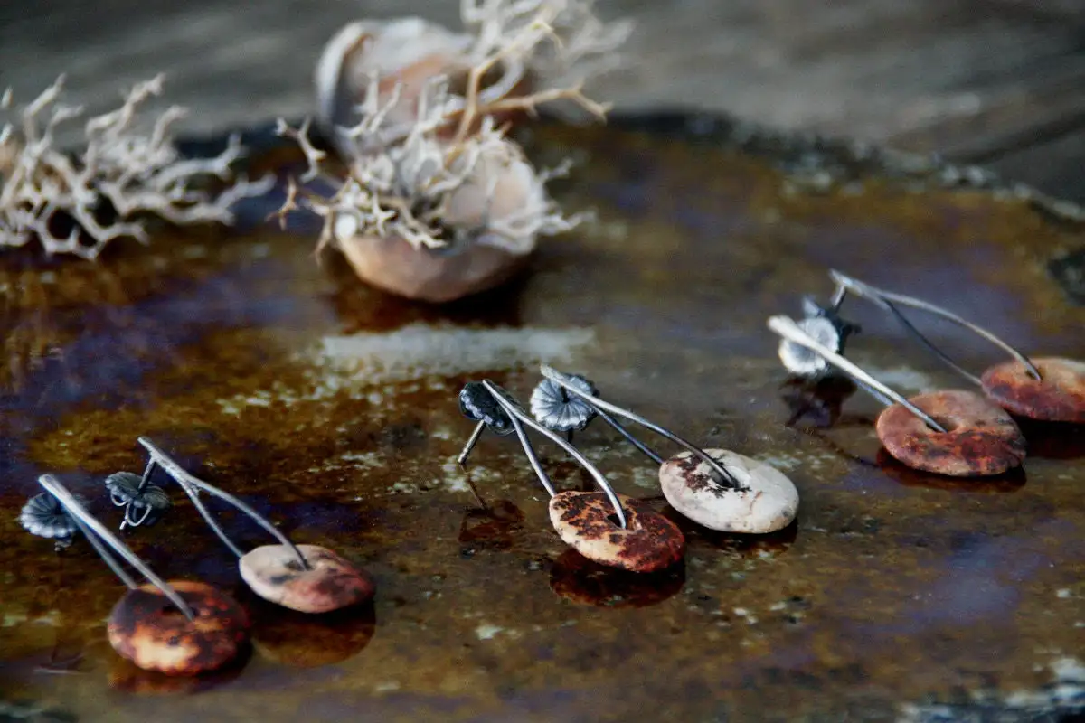 Slices of life - Raised from ashes - Pit fired ceramic on sterling silver earrings - Image 4