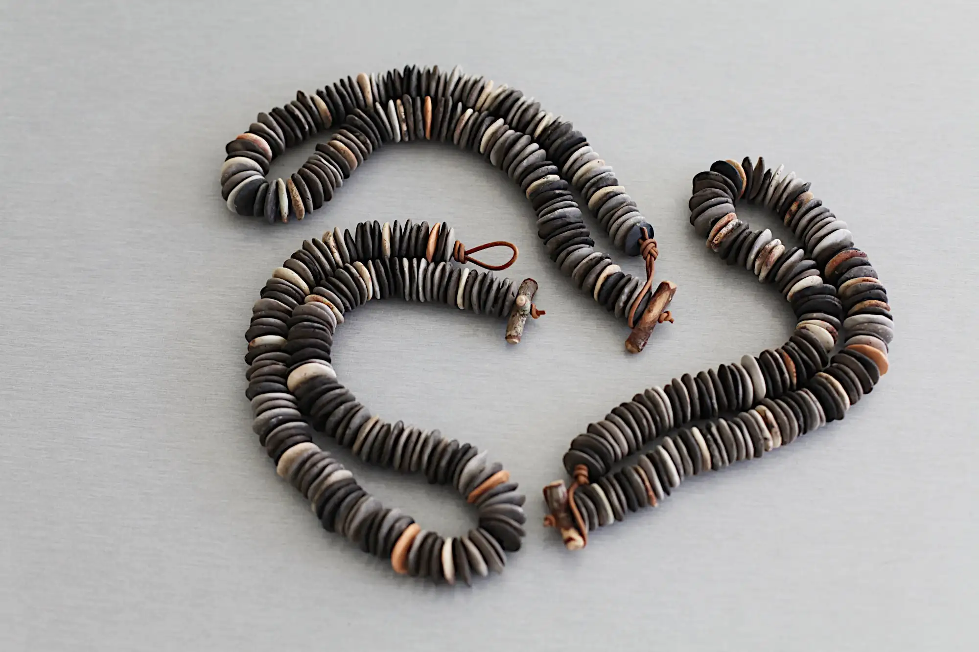 Rebanadas de vida - Levantado de las cenizas - collar de cerámica ooak cocido en pozo - Listo para enviar - Imagen 2