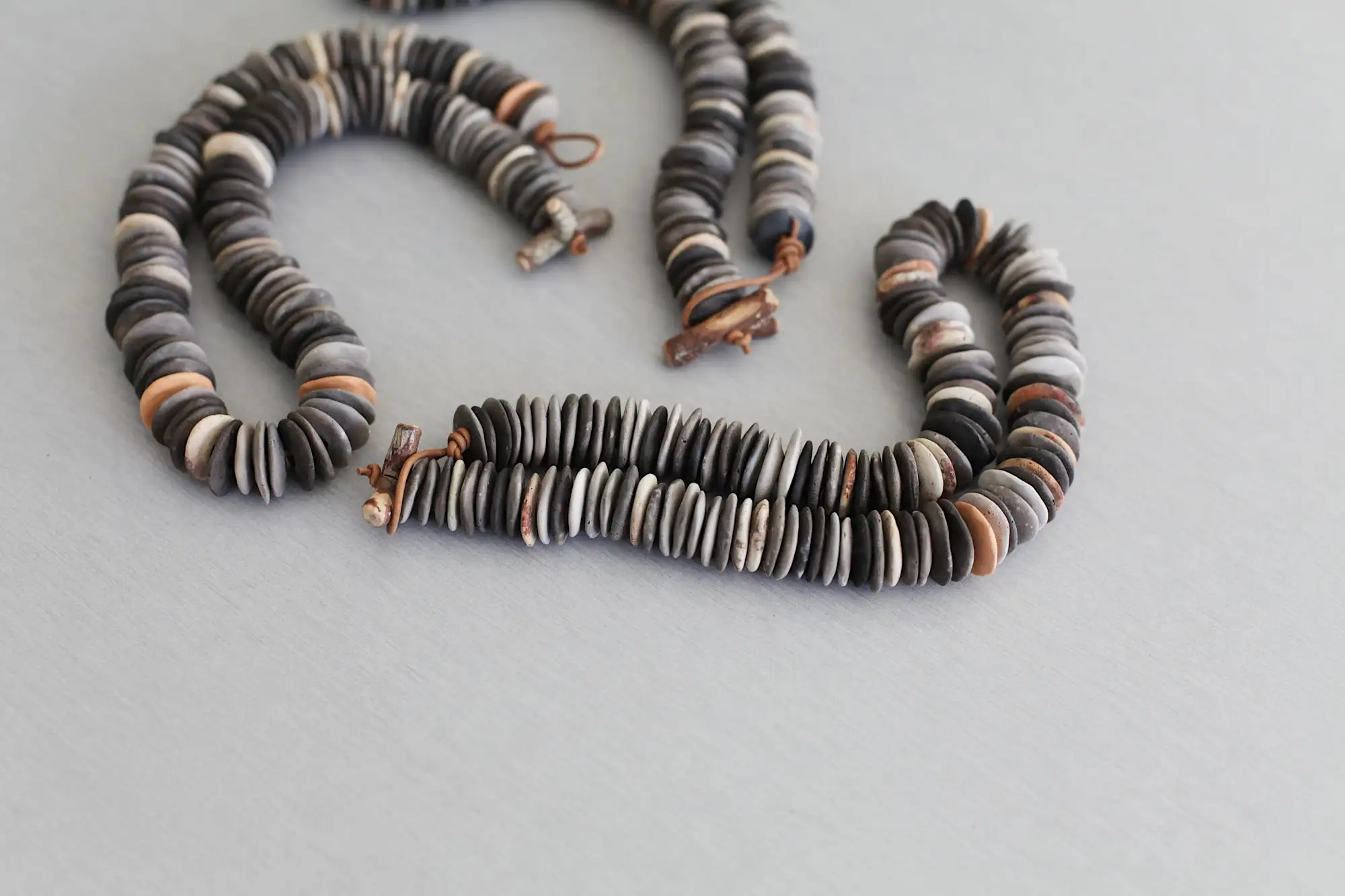 Rebanadas de vida - Levantado de las cenizas - collar de cerámica ooak cocido en pozo - Listo para enviar - Imagen 13