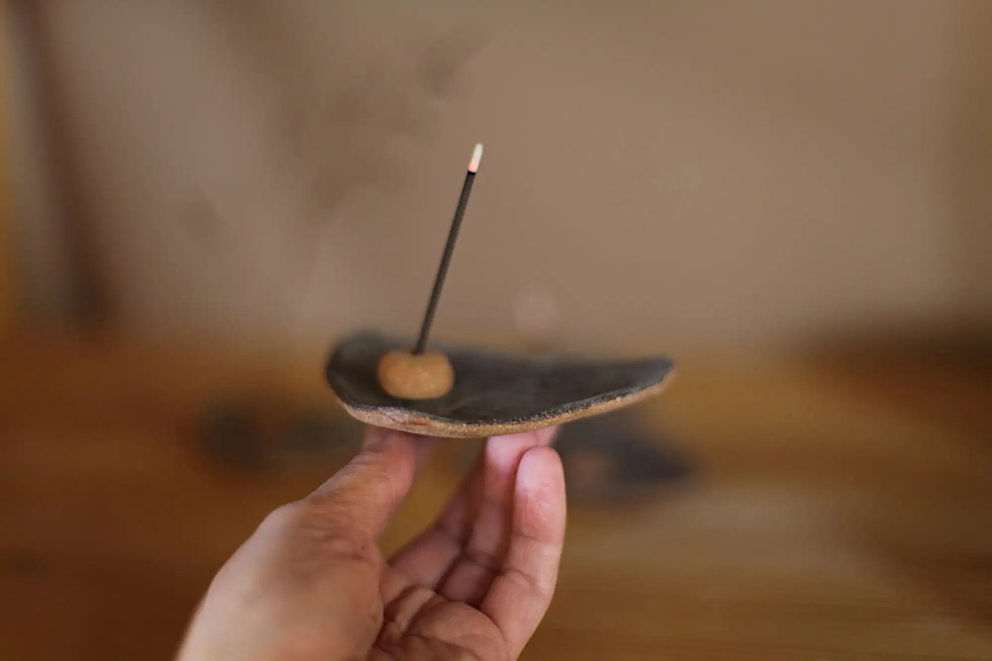 Wood grain textured ceramic dish, incense holder - Image 3