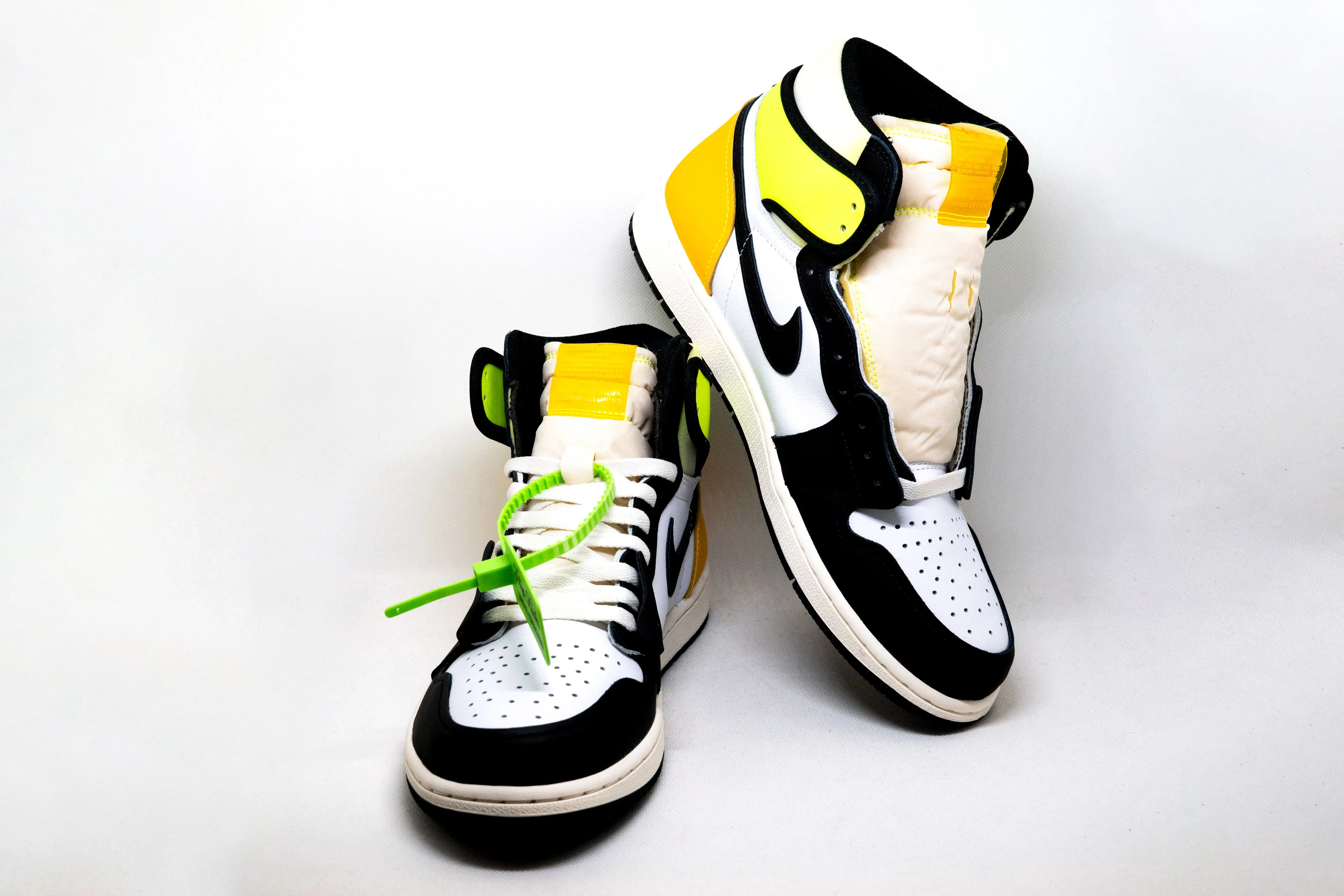 Jordan 1 alto VOLTIO UNIVERSITARIO ORO - Imagen 3