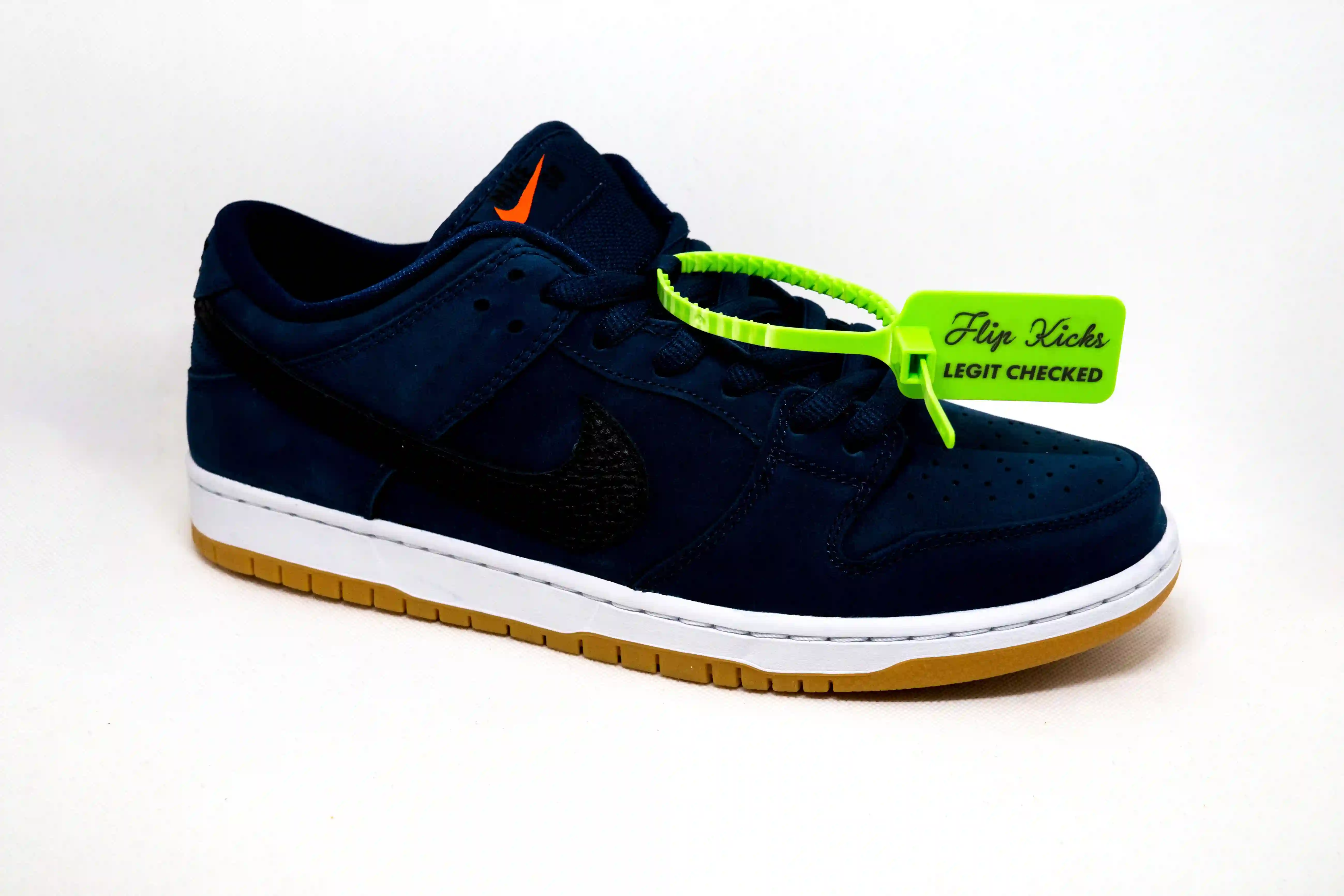 SB Dunk Low GOMA NEGRO MARINO