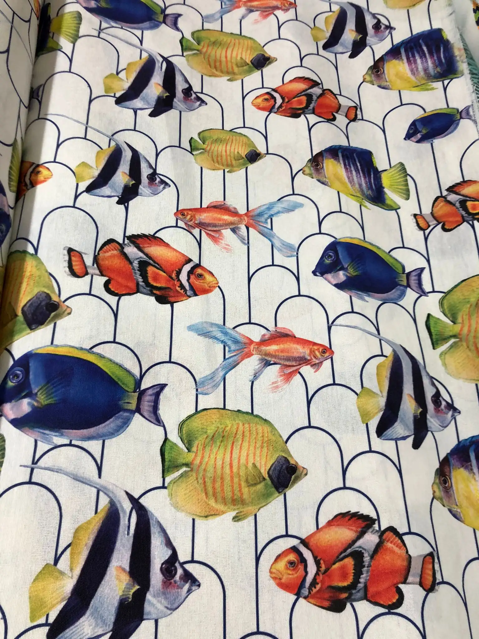 Tejido Algodón con estampado de peces ancho 2,80.