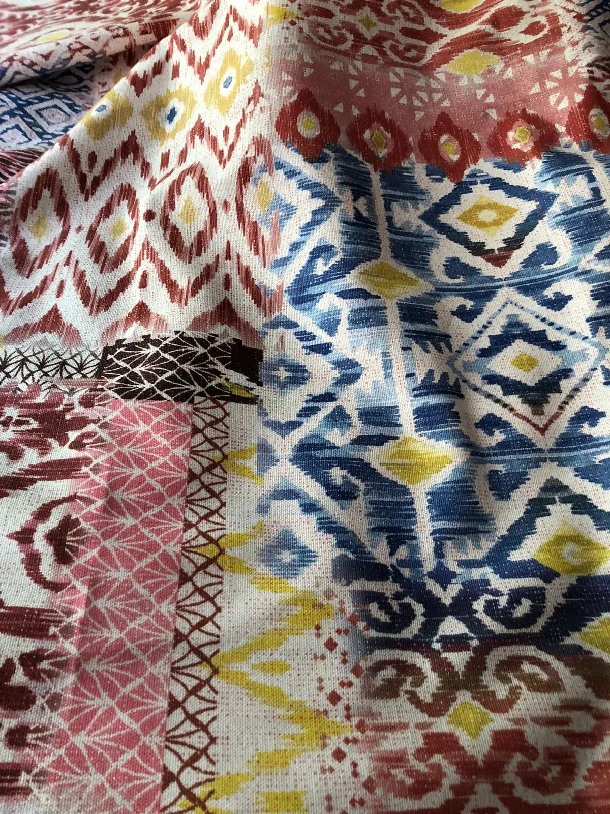 Tejido algodón en 2,80 de ancho. Patchword de telas de lengua