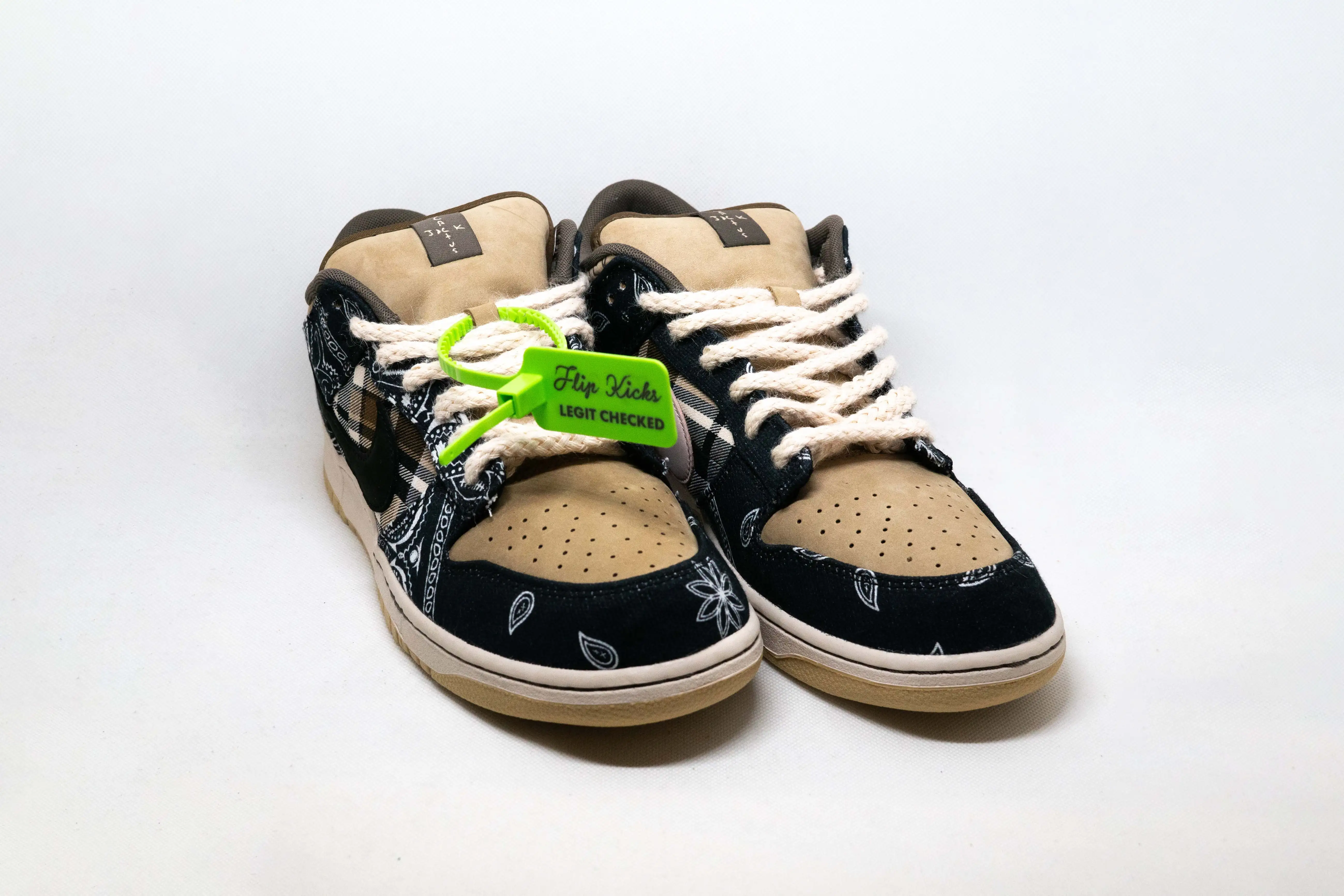 SB Dunk Low TRAVIS SCOTT - Imagen 2