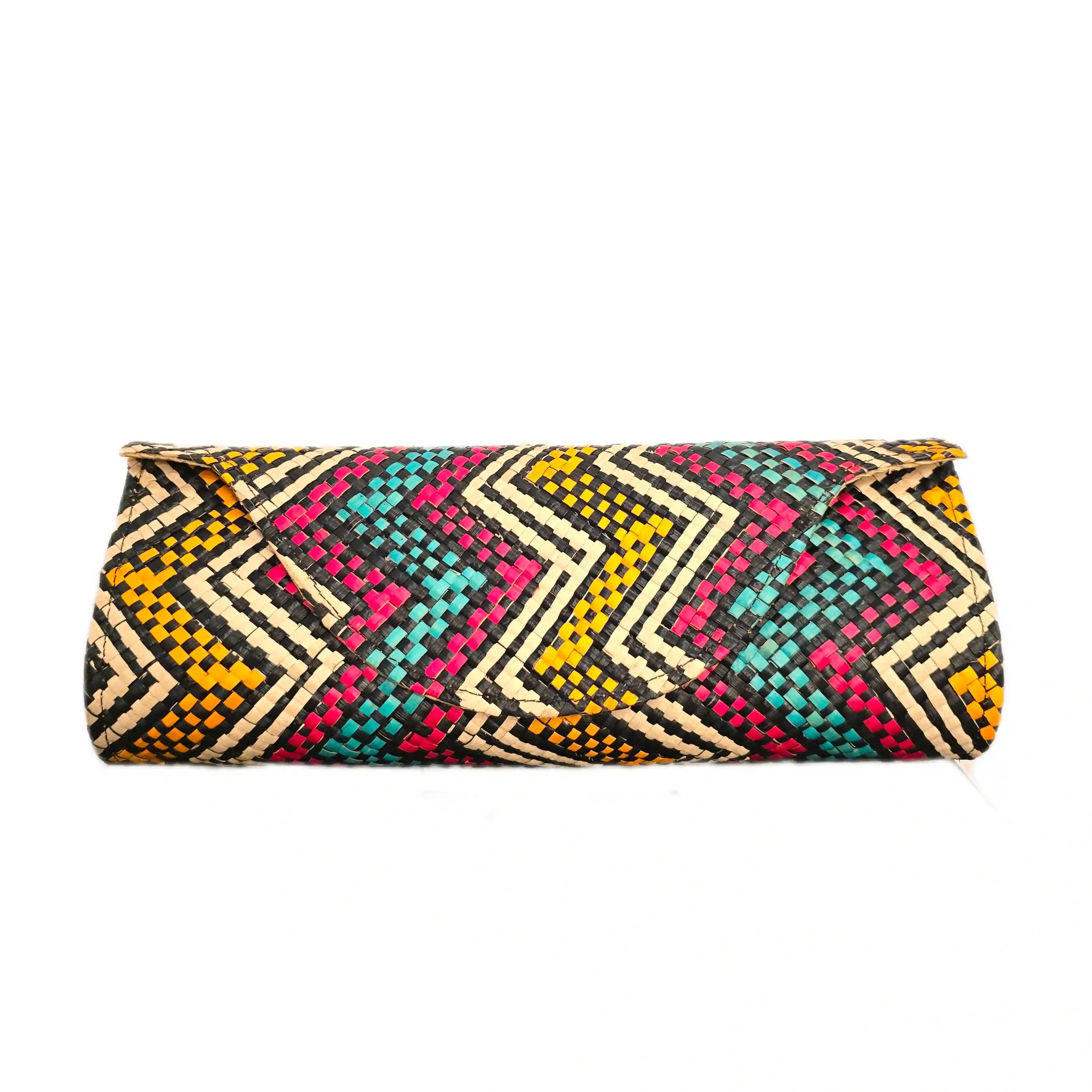 Bolso de mano de paja tejida