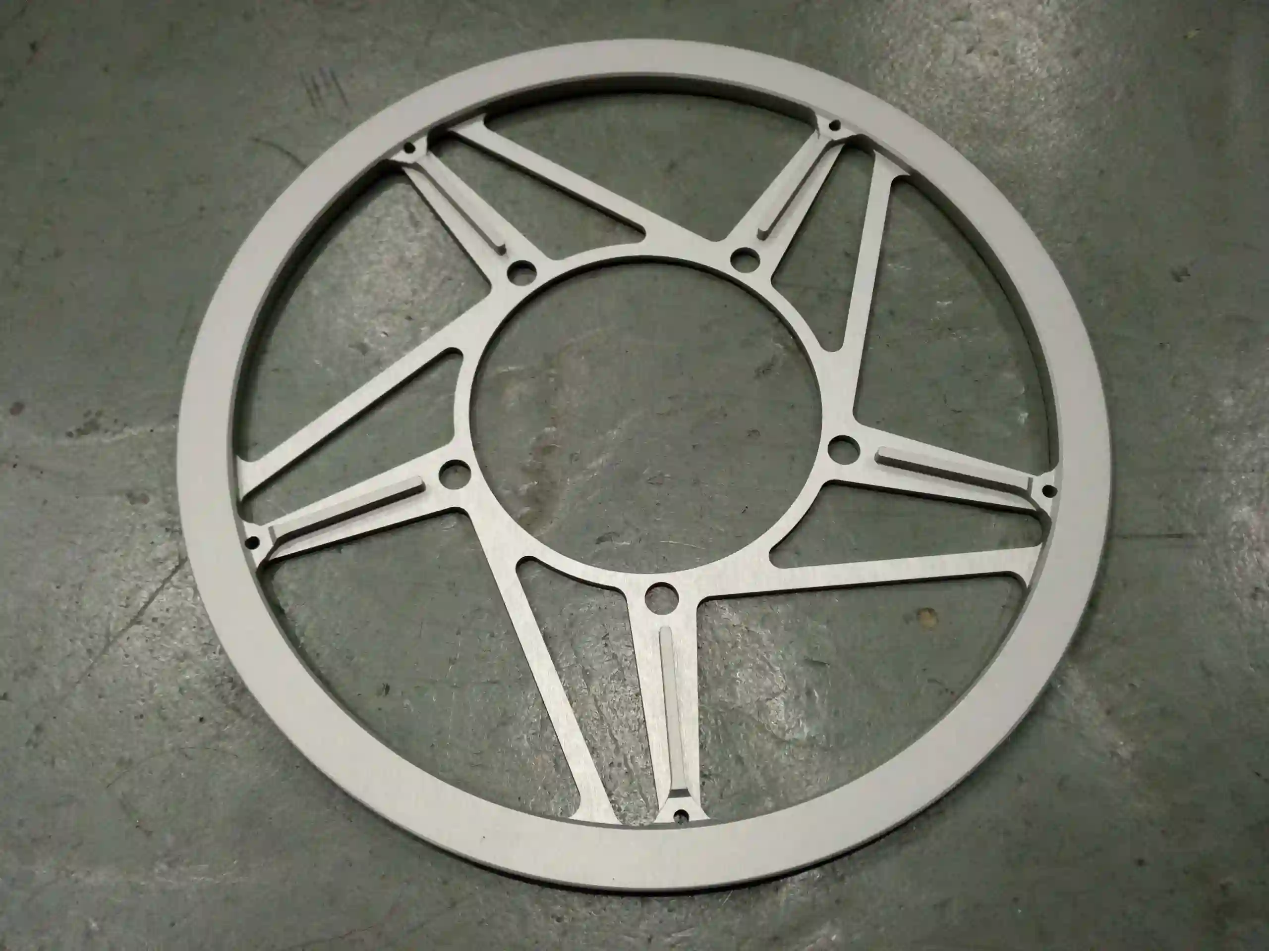 Plato de 70 dientes, BCD 130, con protector de plato integrado