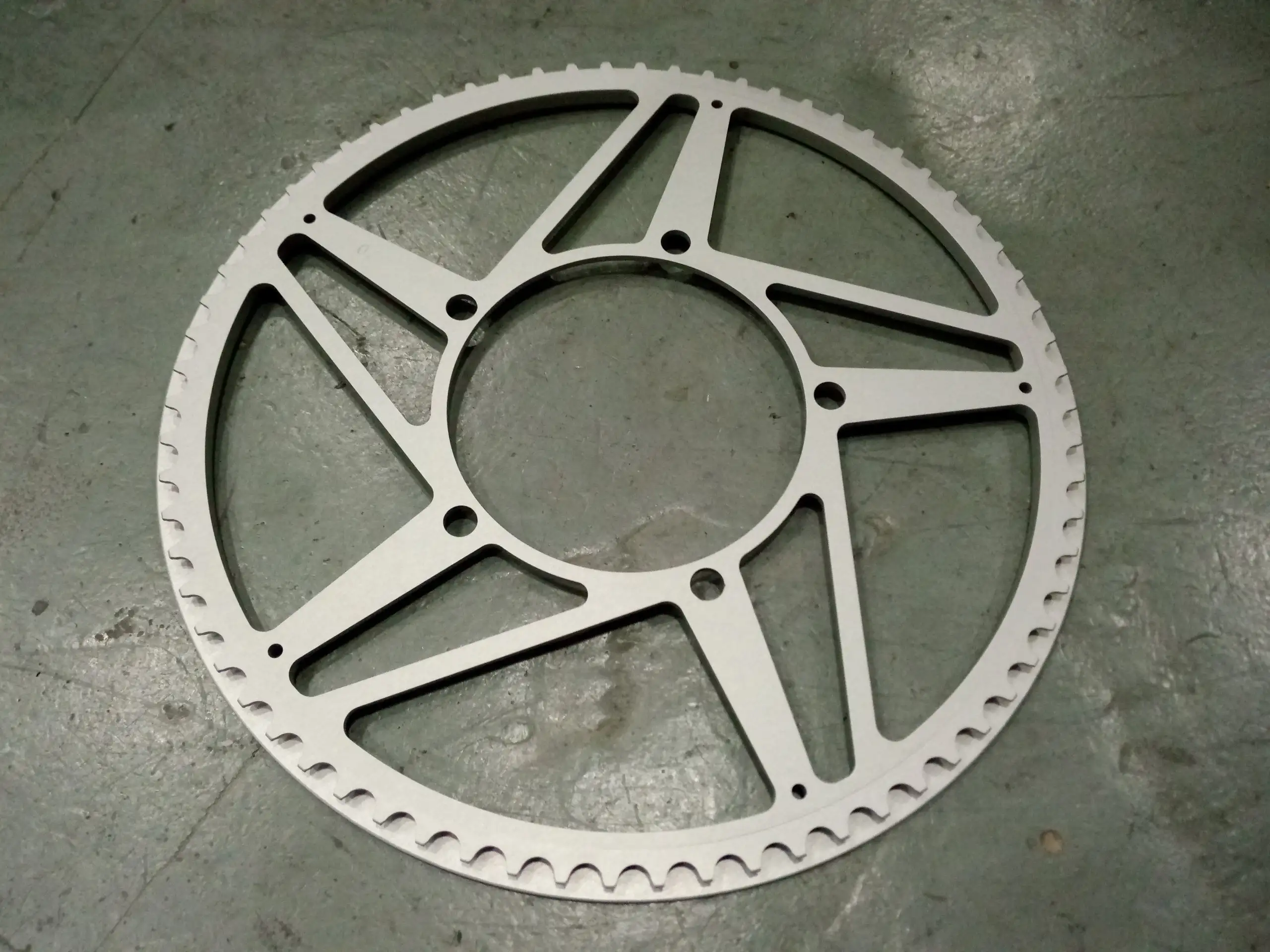 Plato de 70 dientes, BCD 130, con protector de plato integrado - Imagen 2