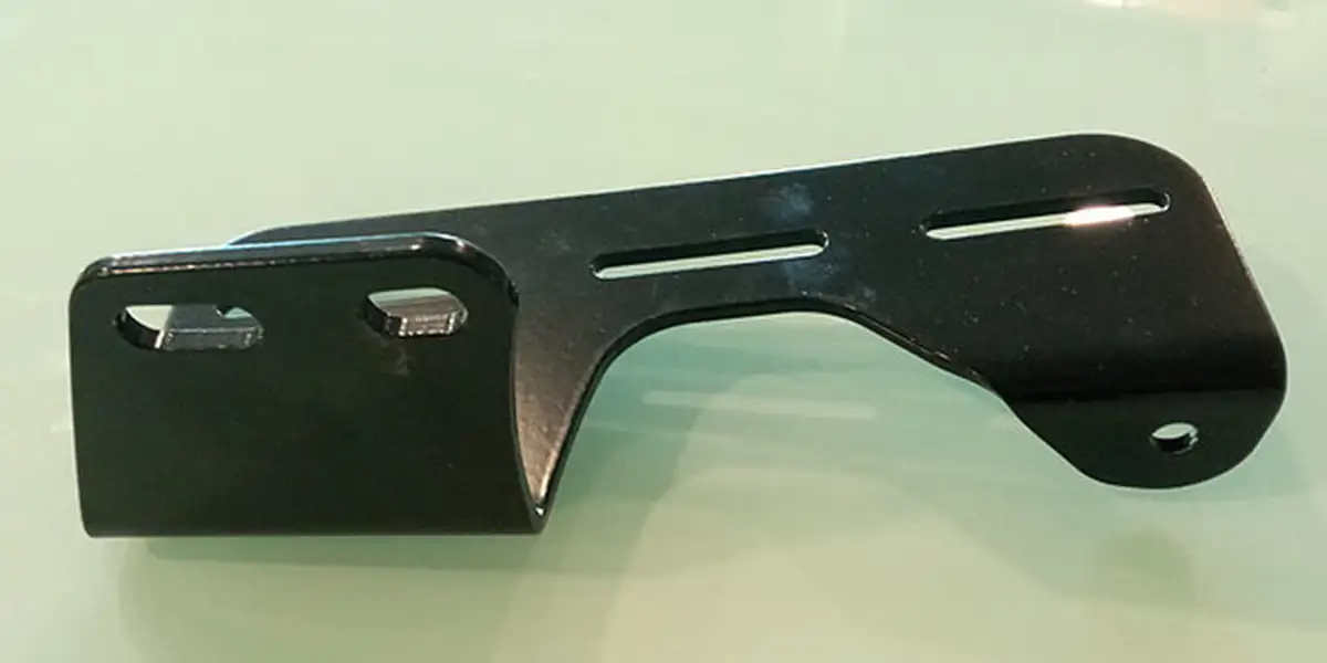 Soporte / pletina de batería para trikes Scorpion - Imagen 2