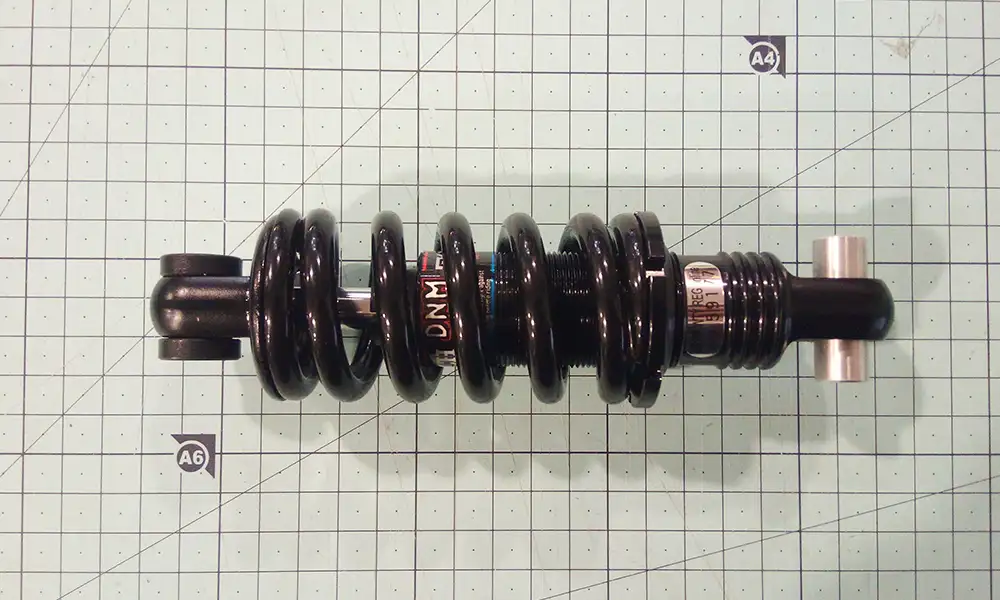 Suspensión DNM-DV22 550lbs/in