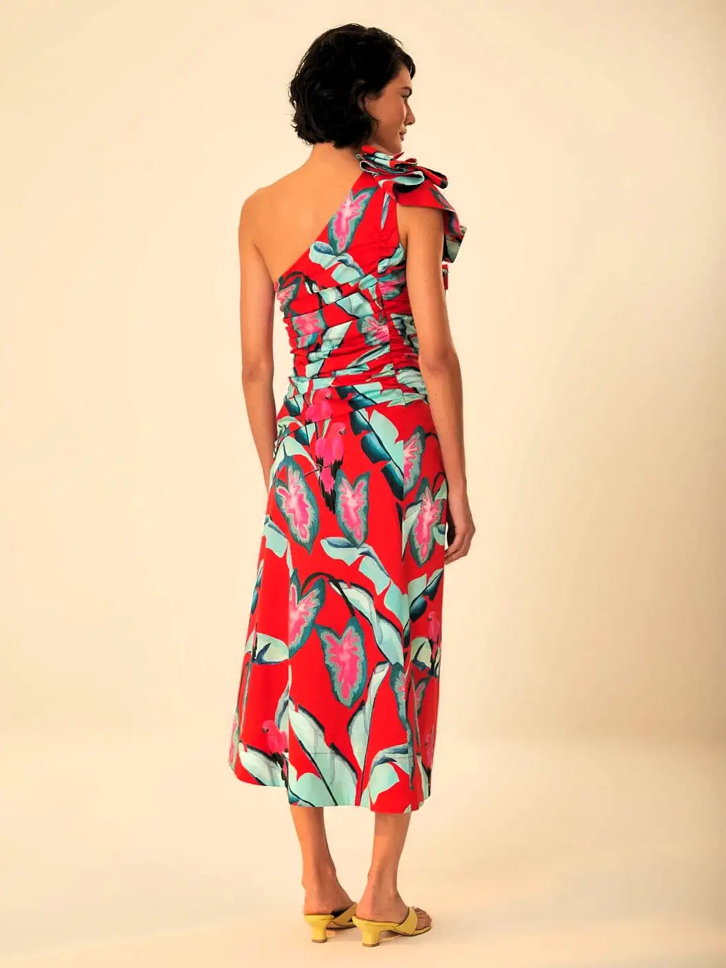 Vestido largo rojo de un hombro con follaje de verano - Imagen 7