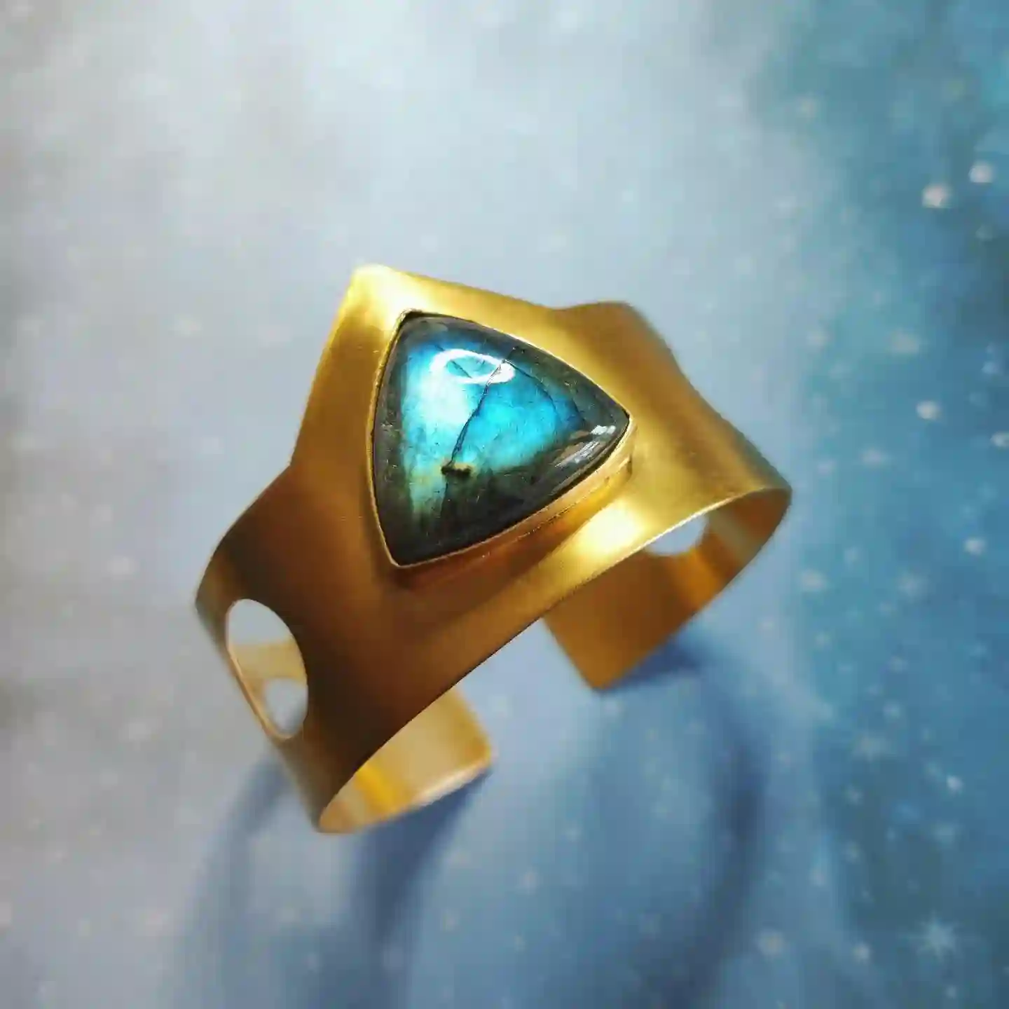 Brazalete Tritón con Labradorita de Madagascar