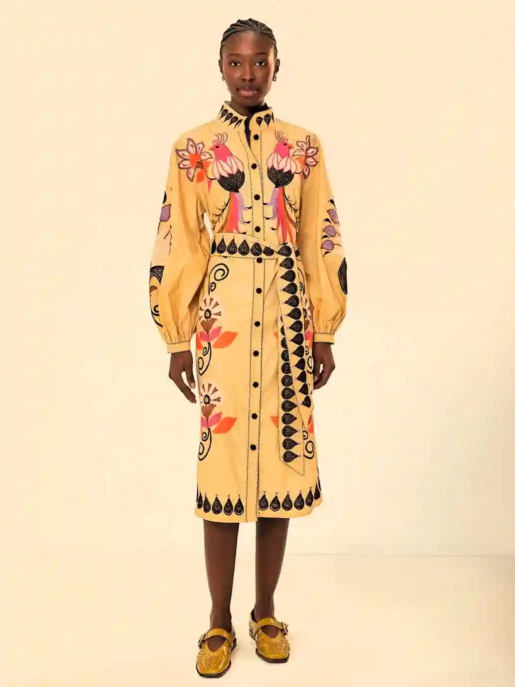 Vestido midi con bordado de pájaros y flores caqui