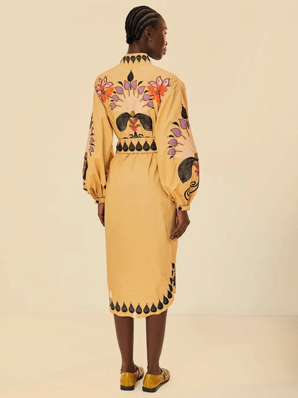 Vestido midi con bordado de pájaros y flores caqui - Imagen 5