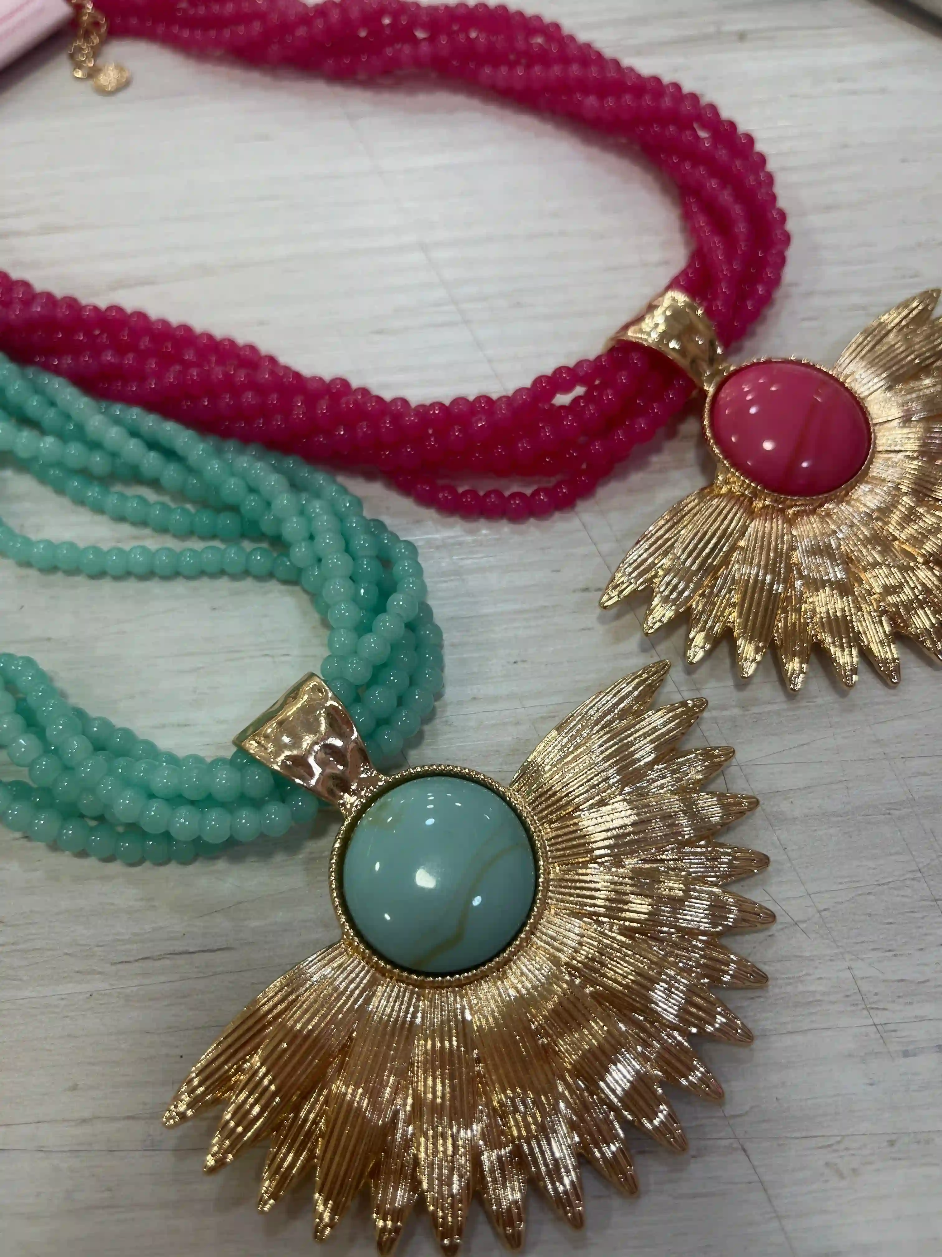Collar piedras color + MEGA Dije color