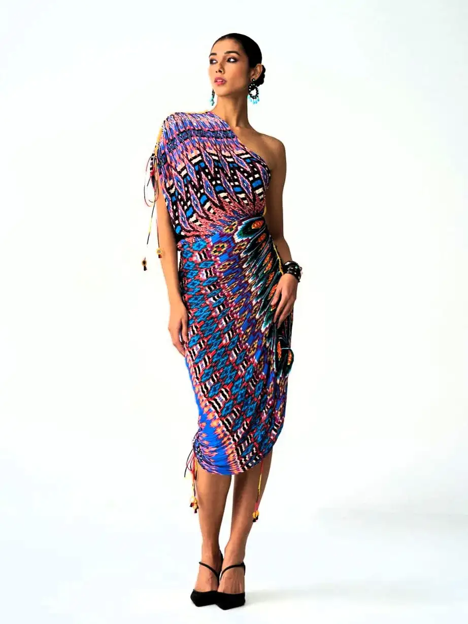Vestido sari con micropliegues y un hombro Mira