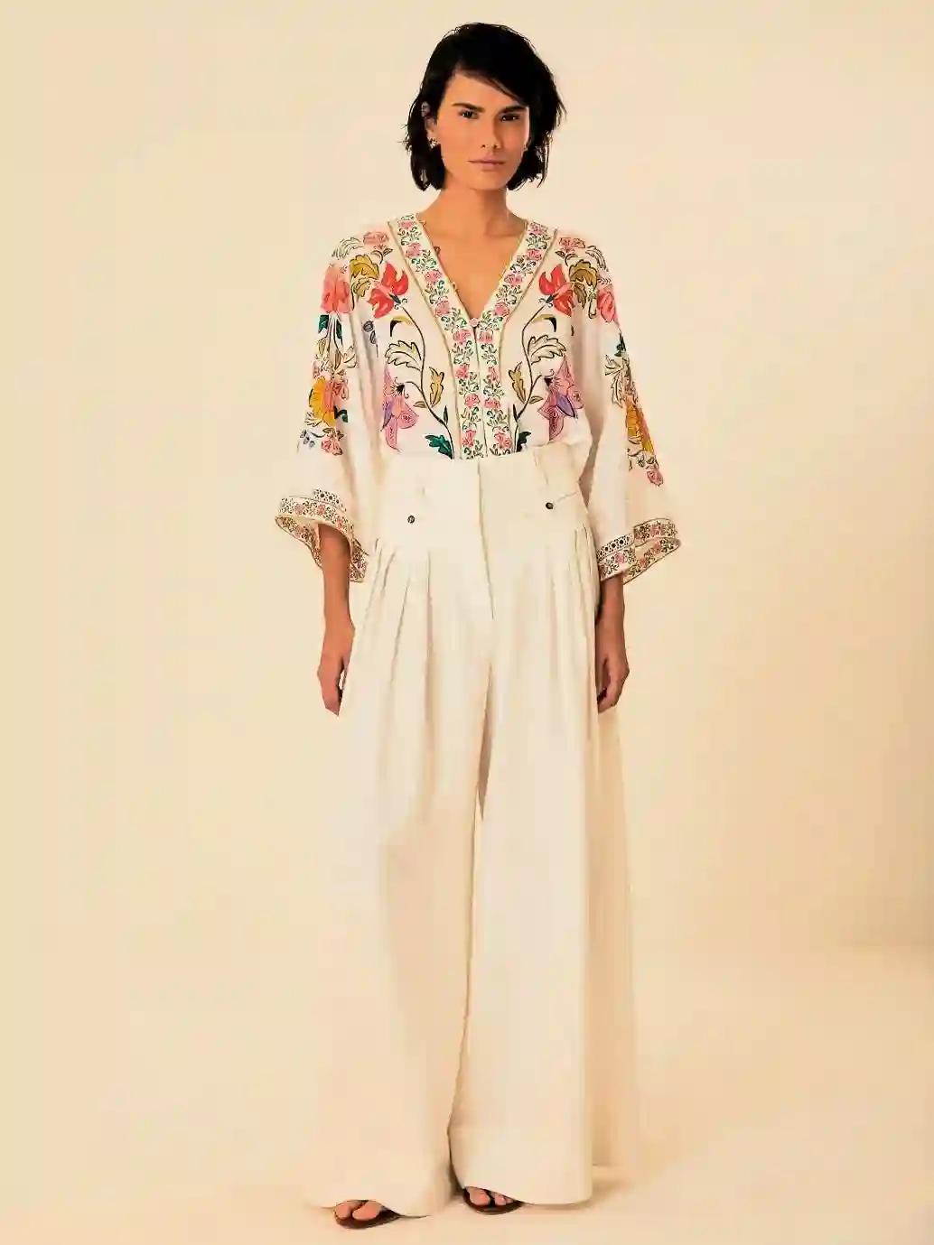 Pantalones plisados ​​de lino blancos