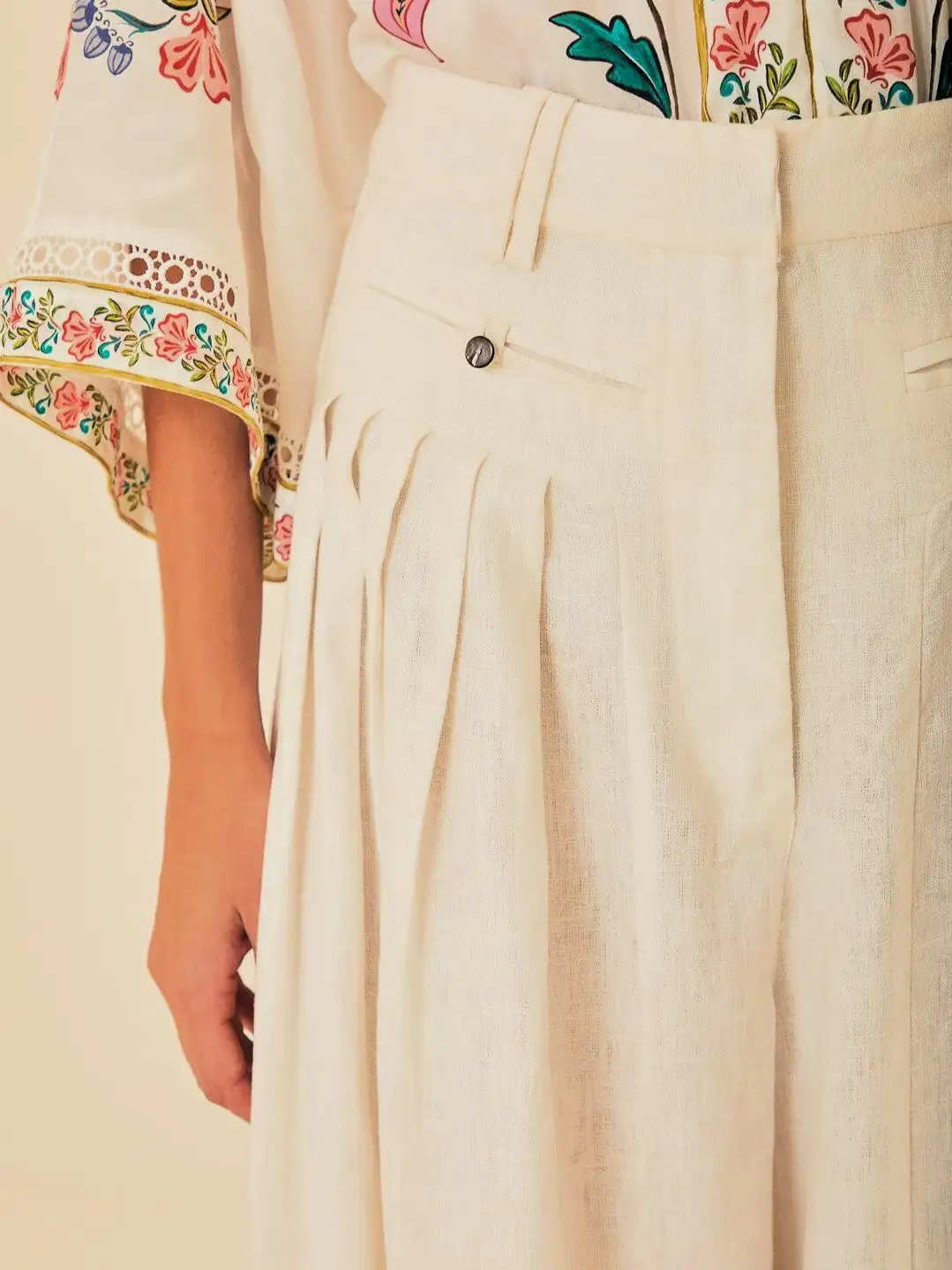 Pantalones plisados ​​de lino blancos - Imagen 4