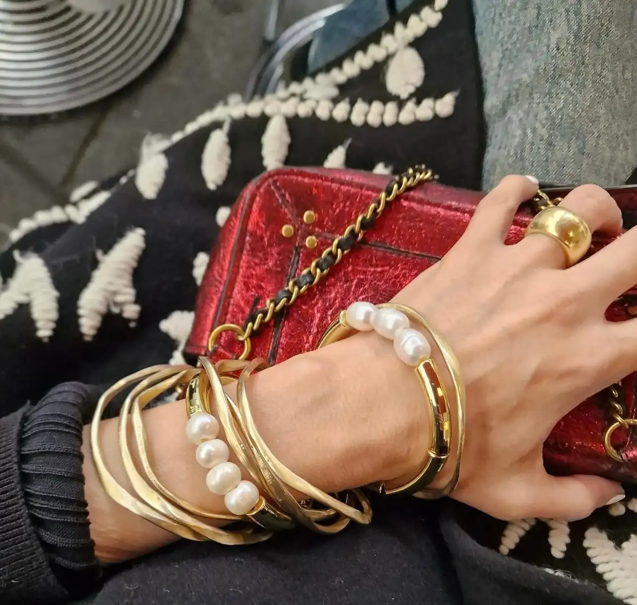 Golden resin pearl elastic bracelet - Image 2