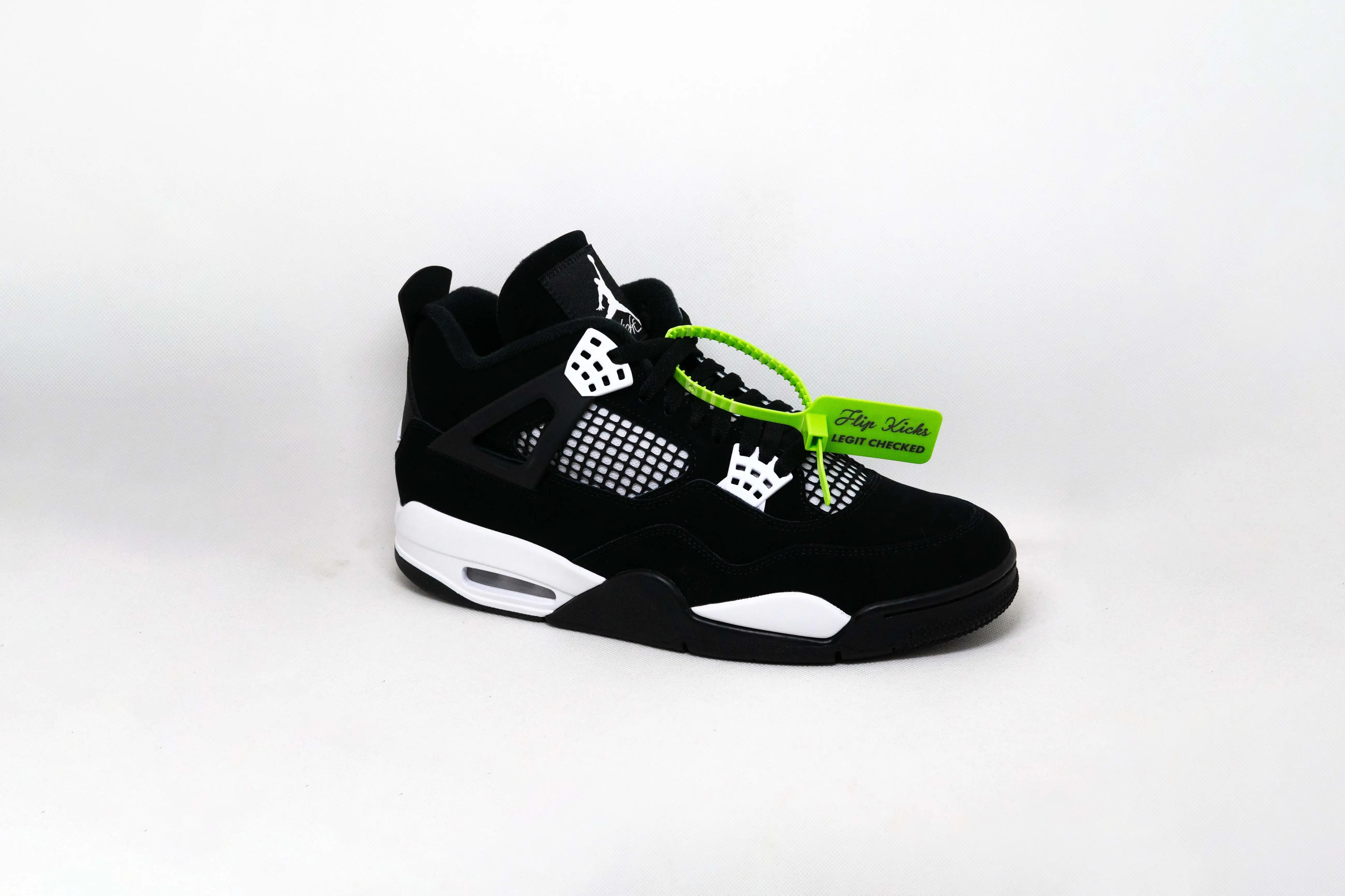 Jordan 4 trueno blanco