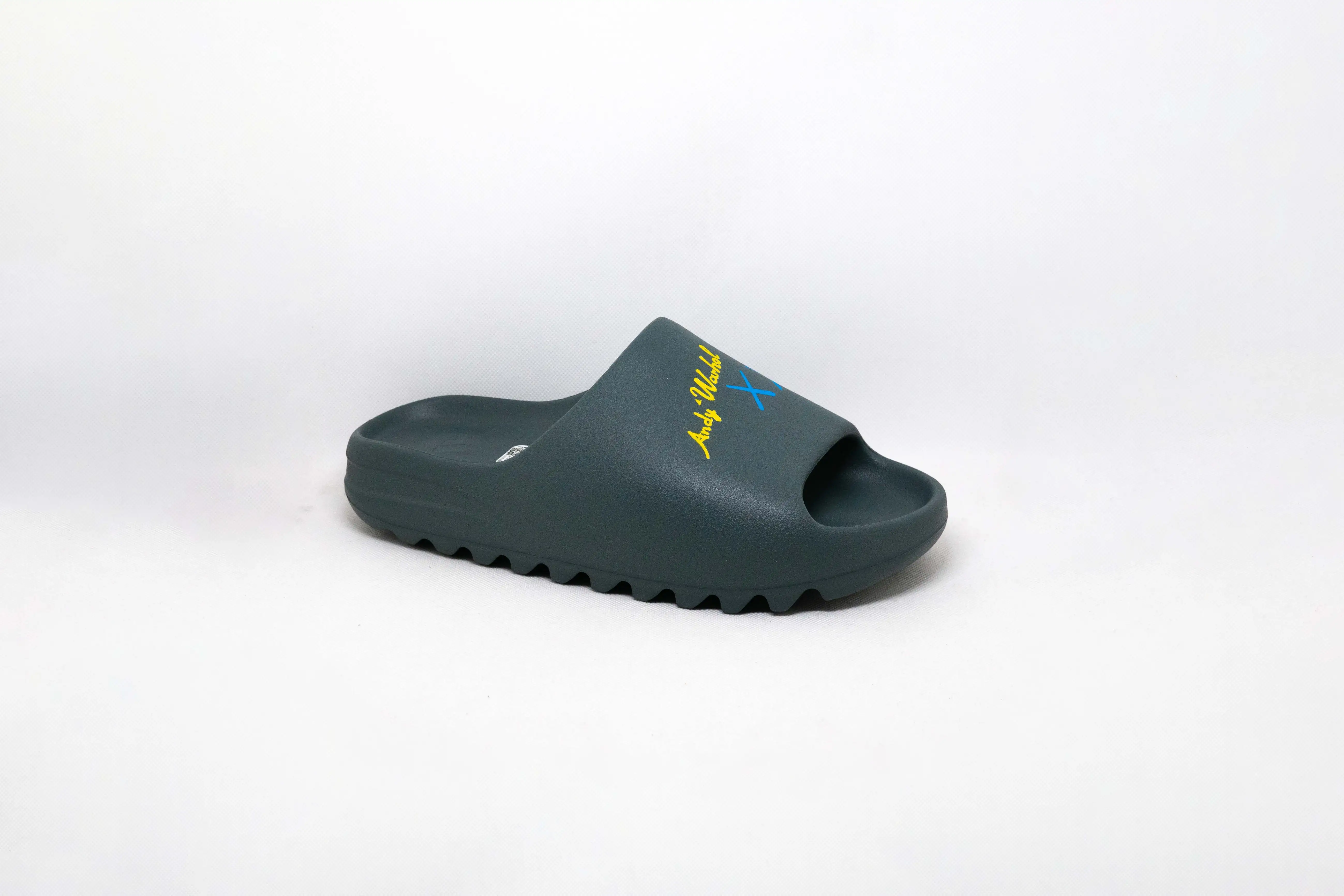 Chanclas Yeezy GRIS PIZARRA KAWS + WARHOL CUSTOM