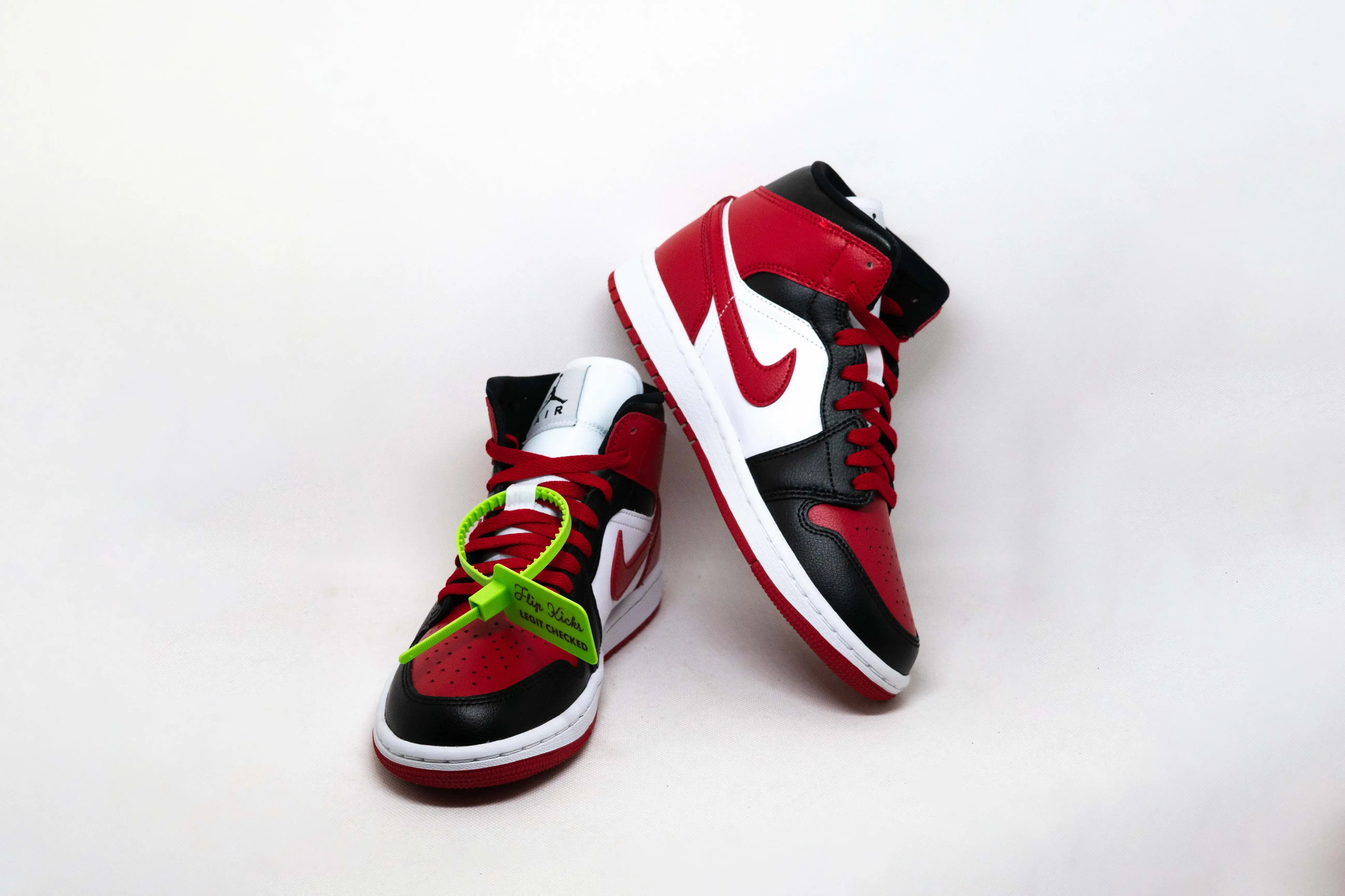 Jordan 1 Mid ALTERNATIVO BRED TOE W - Imagen 3
