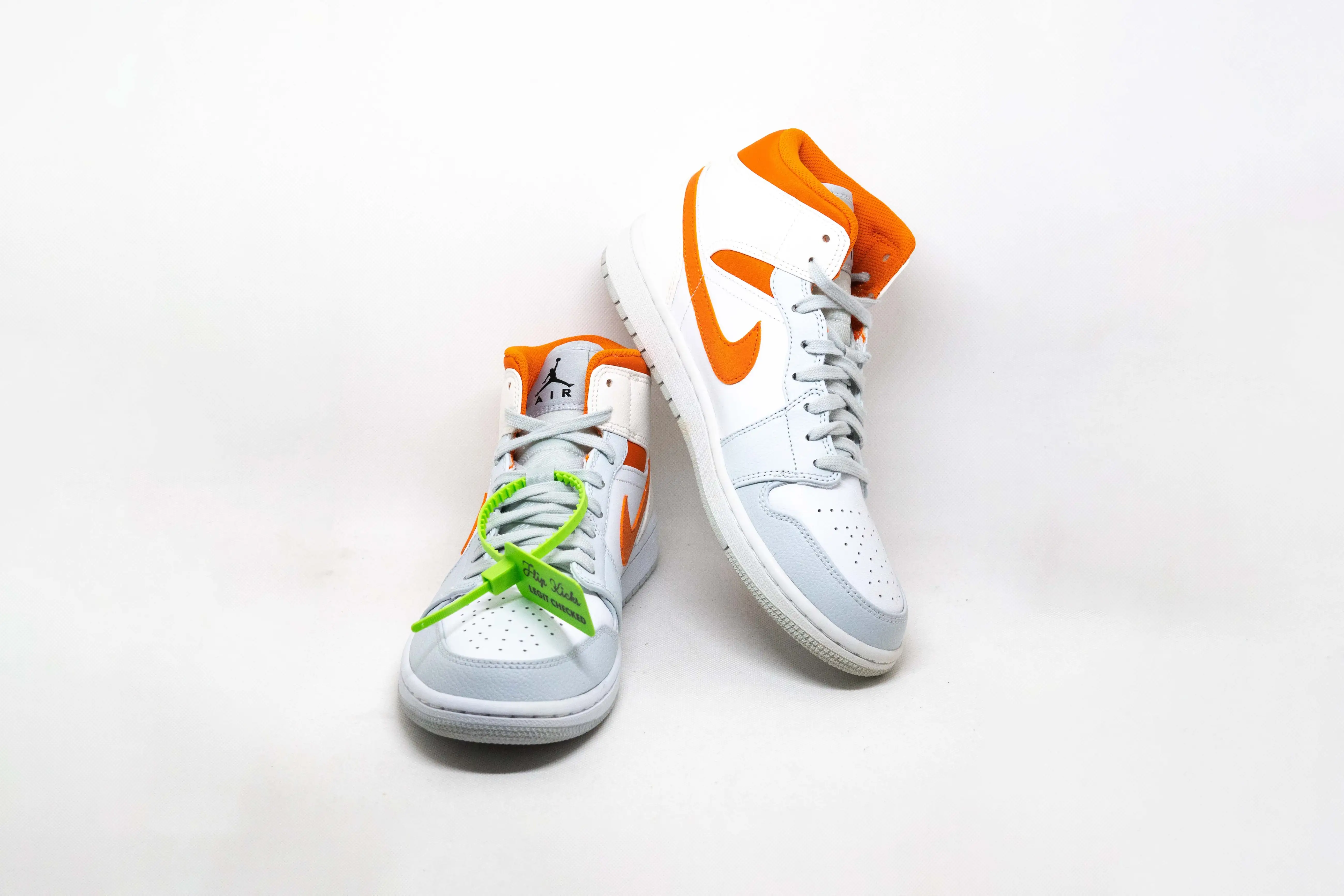 Jordan 1 Mid STARFISH PURO PLATINO - Imagen 3
