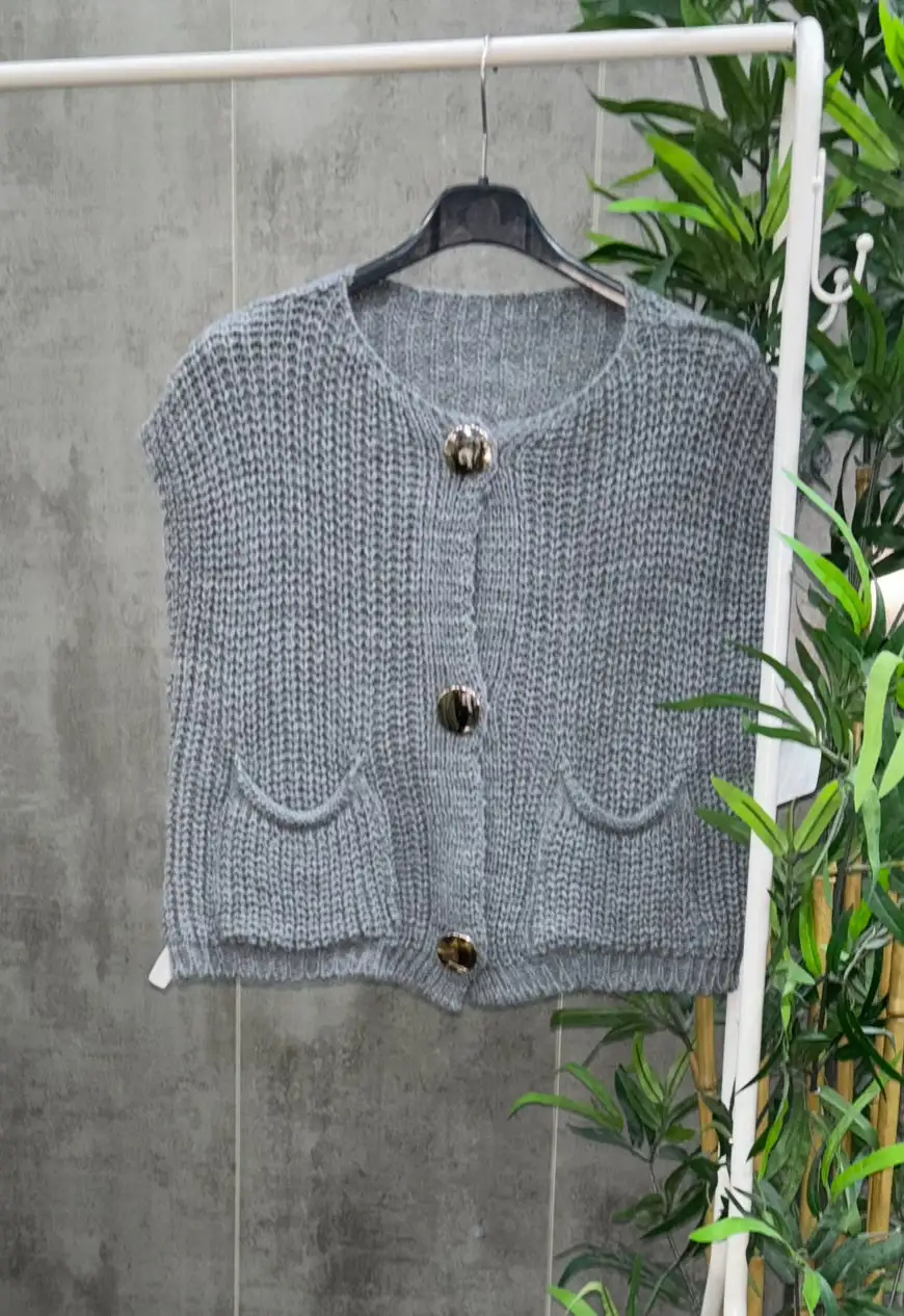 CHALECO PUNTO ABOTONADO GRIS