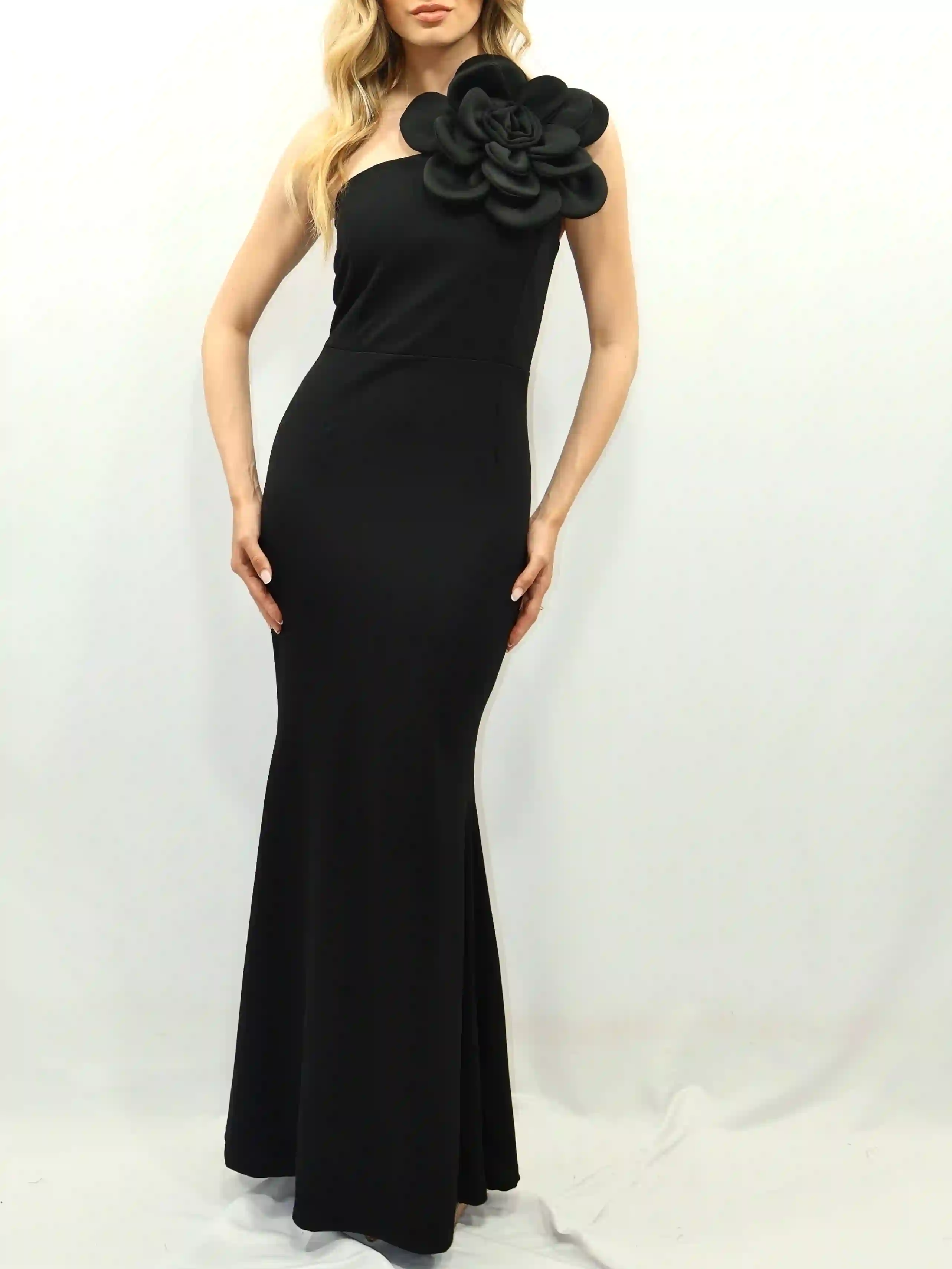 VESTIDO FLOR PECHO NEGRO