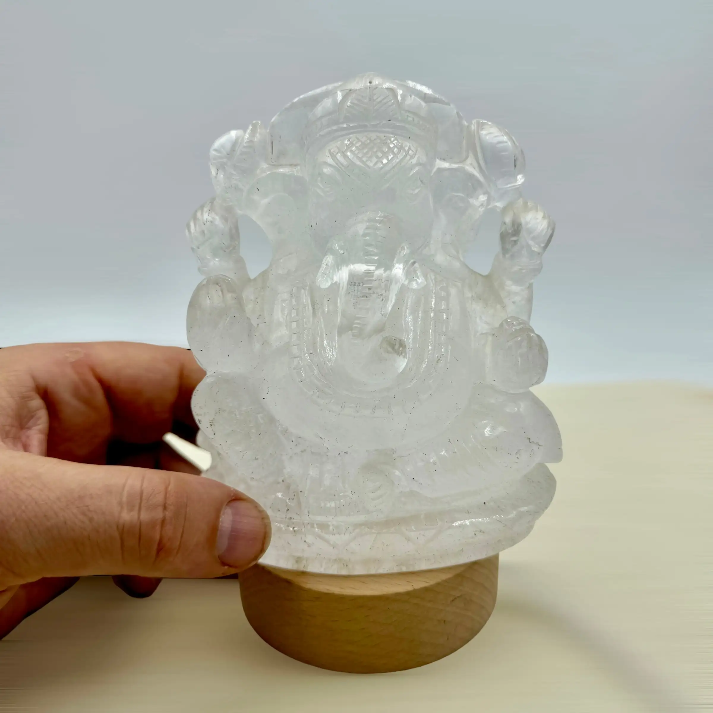 GANESHA TALLADA EN CUARZO HIMALAYA 1 kg. - Imagen 2