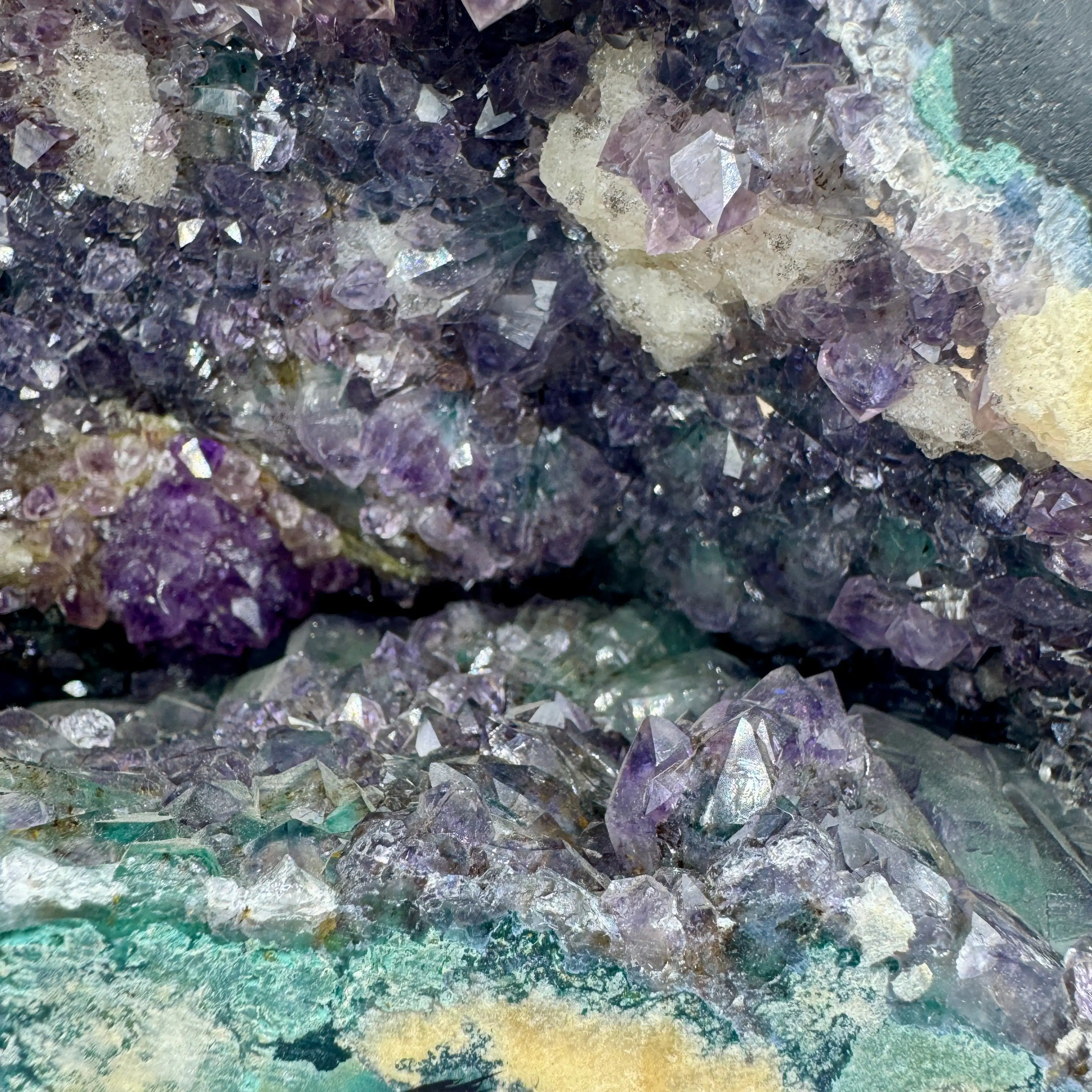 GEODA DE AMATISTA CON PRASIOLITA 6 kg. - Imagen 2