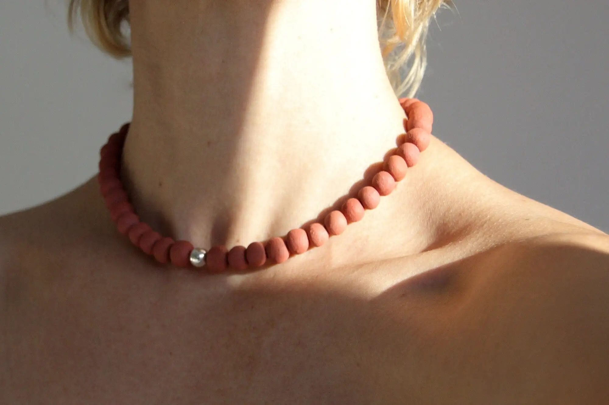 Soy - collar de cerámica con una sola cuenta de plata de ley - hecho por encargo - Imagen 2
