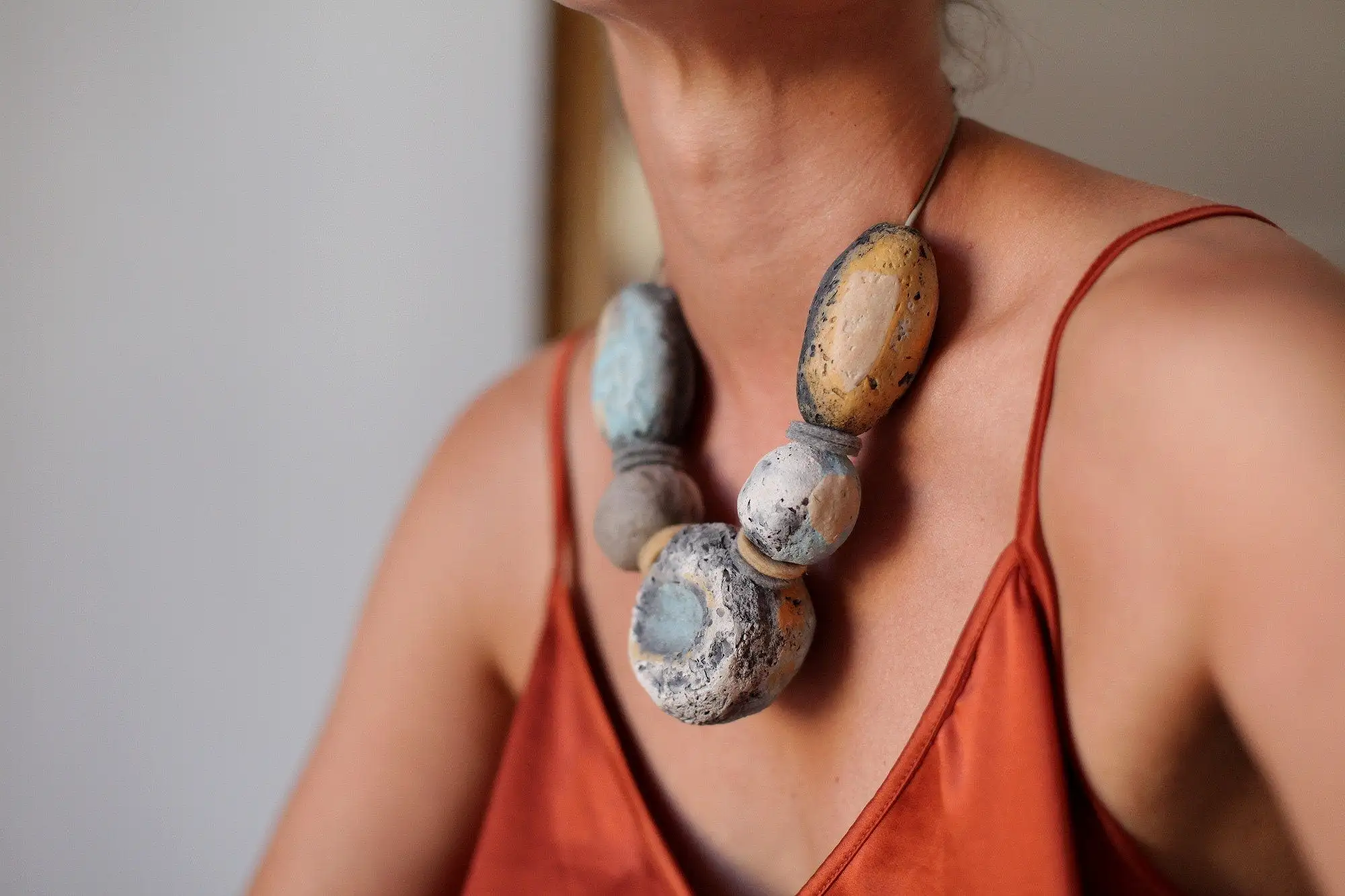 Collar de cerámica a la luz de la luna - raku disparado - listo para enviar OOAK - Imagen 10