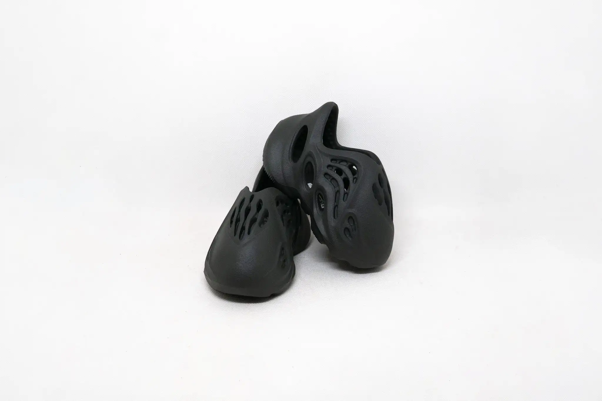Yeezy FOAM RNNR CARBONO NIÑOS - Imagen 3
