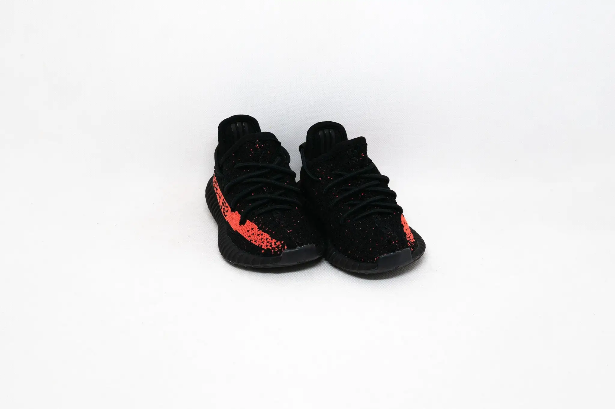 Yeezy Boost 350 V2 CORE NEGRO ROJO NIÑO - Imagen 2
