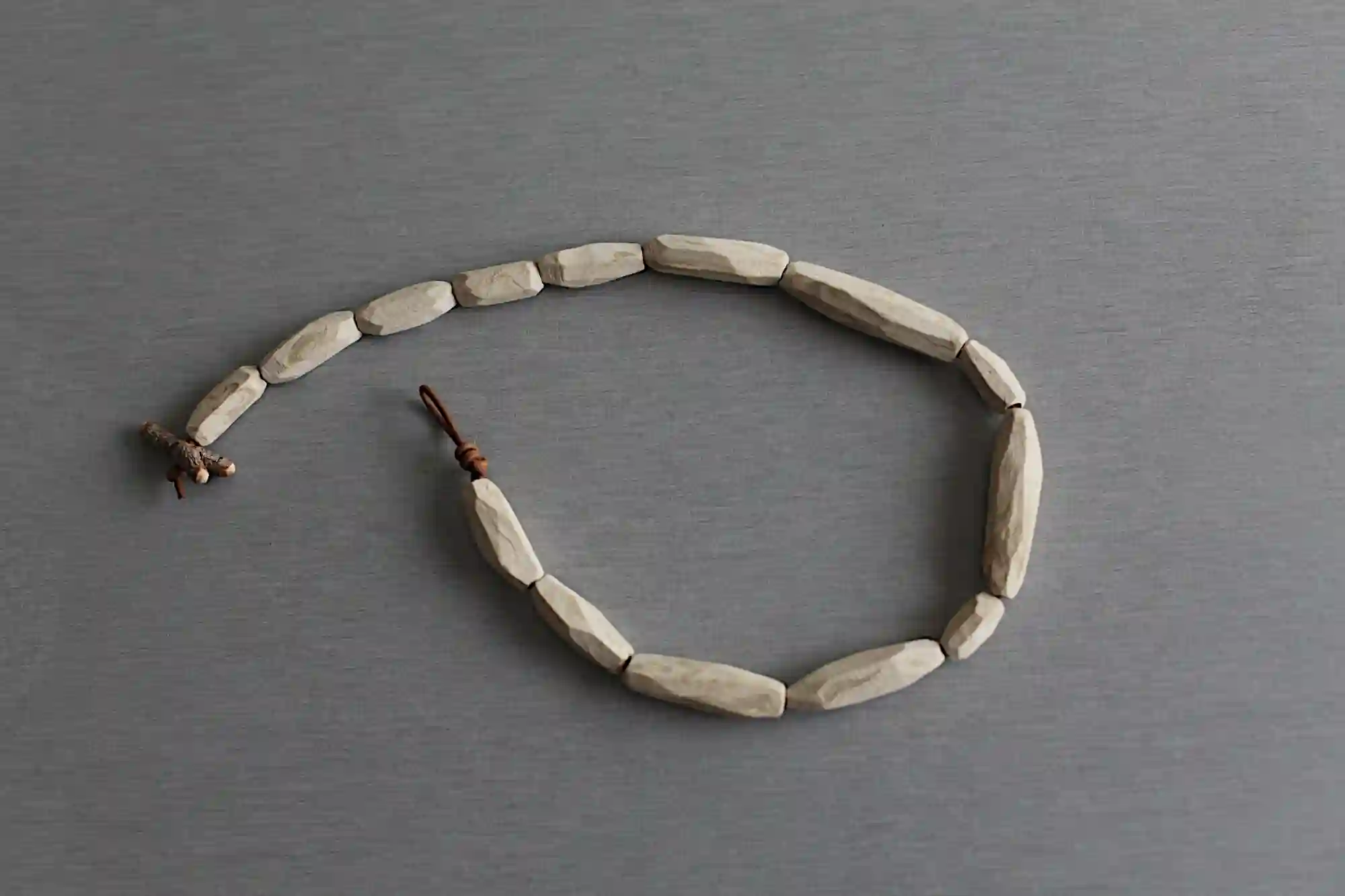 Collar de cerámica de gres jaspeado facetado - listo para enviar 45cm OOAK