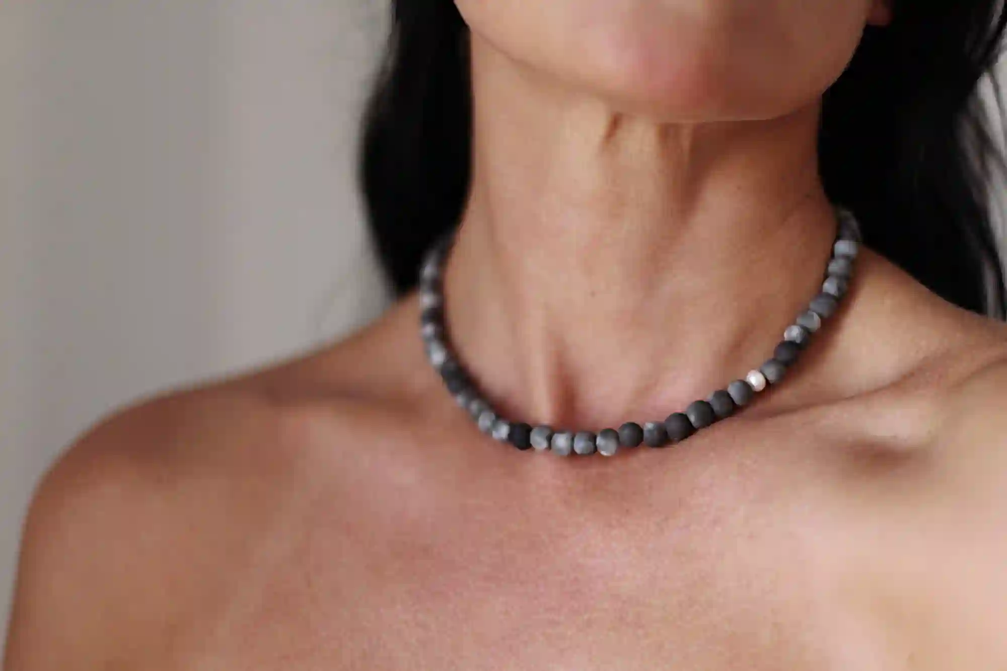 Llucia - Collar de cuentas de cerámica levantado de las cenizas 42cm